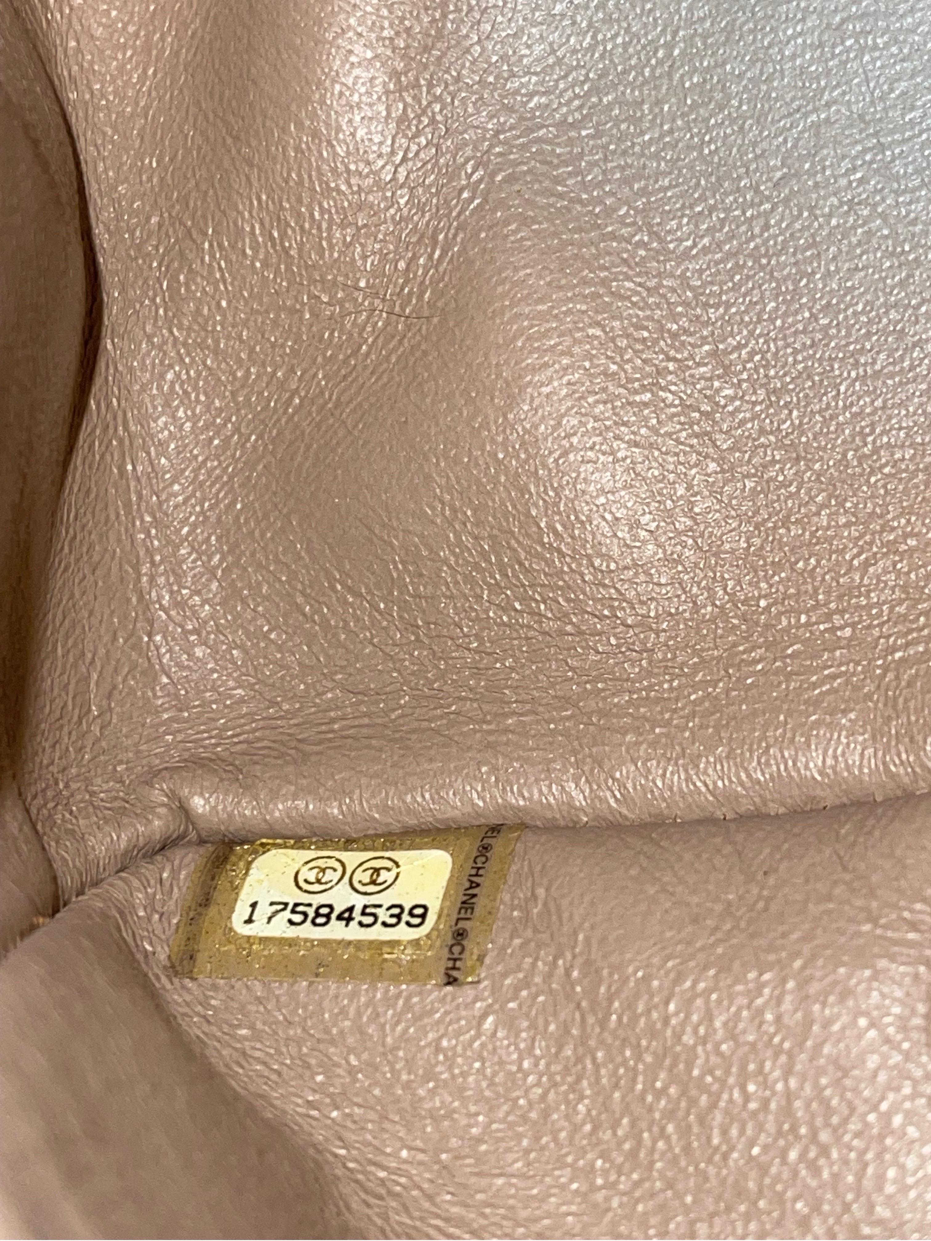 Chanel beige quilted caviar nubuck leather Reissue 2.55 Classic 226 Flap Bag For Sale 16