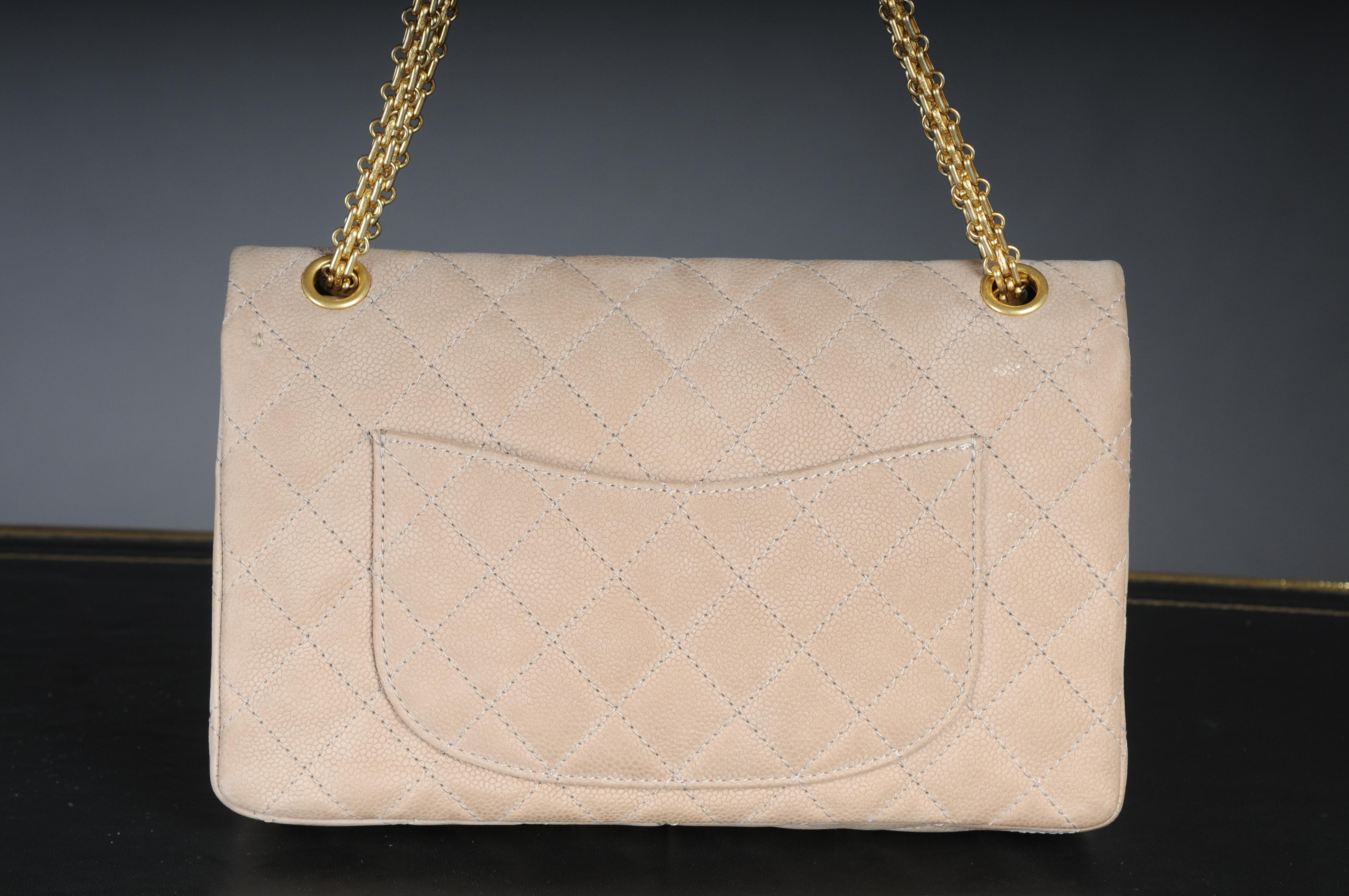 Chanel beige quilted caviar nubuck leather Reissue 2.55 Classic 226 Flap Bag For Sale 4