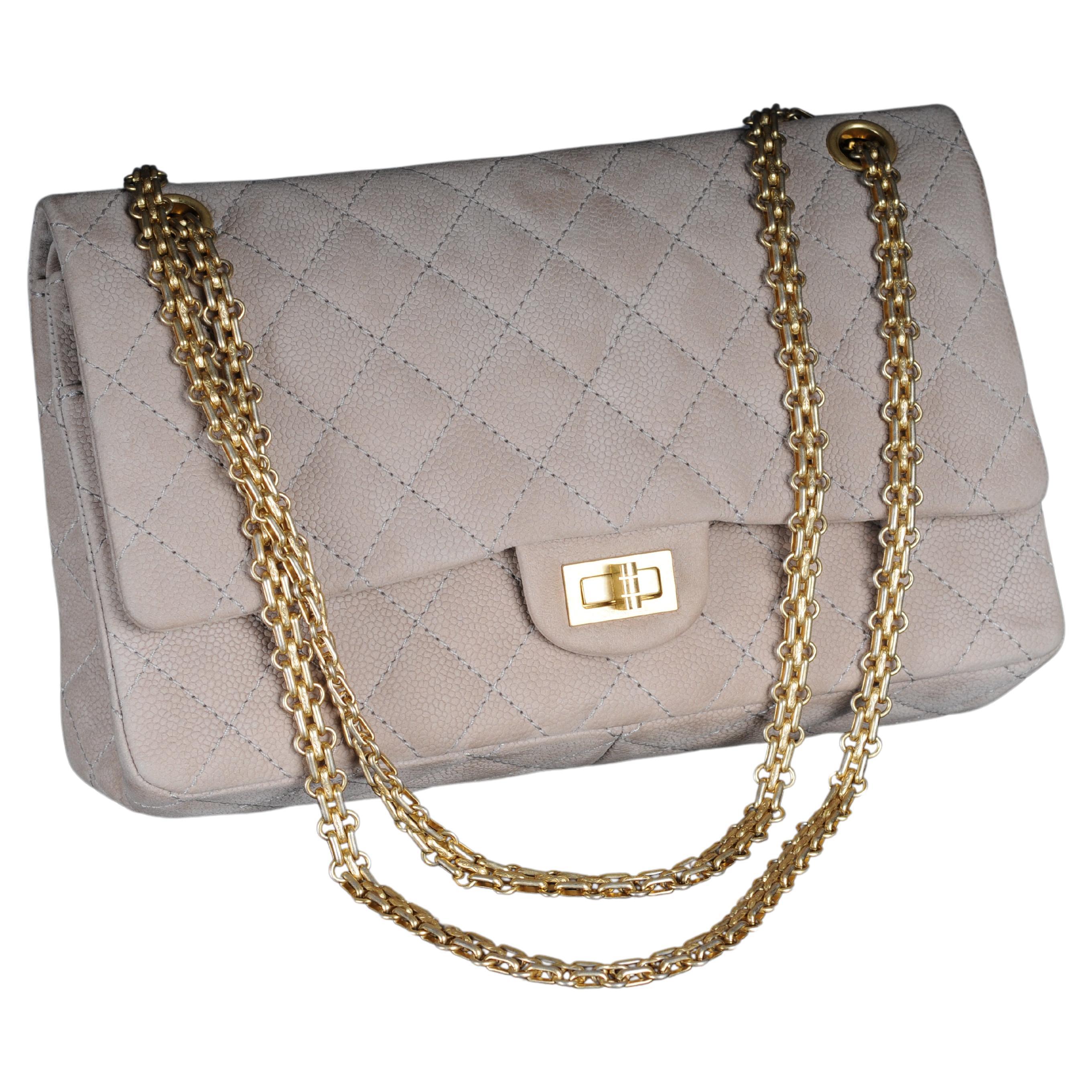 Bolso Chanel con solapa Reissue 2.55 Classic 226 de piel nobuk caviar acolchada beige en venta