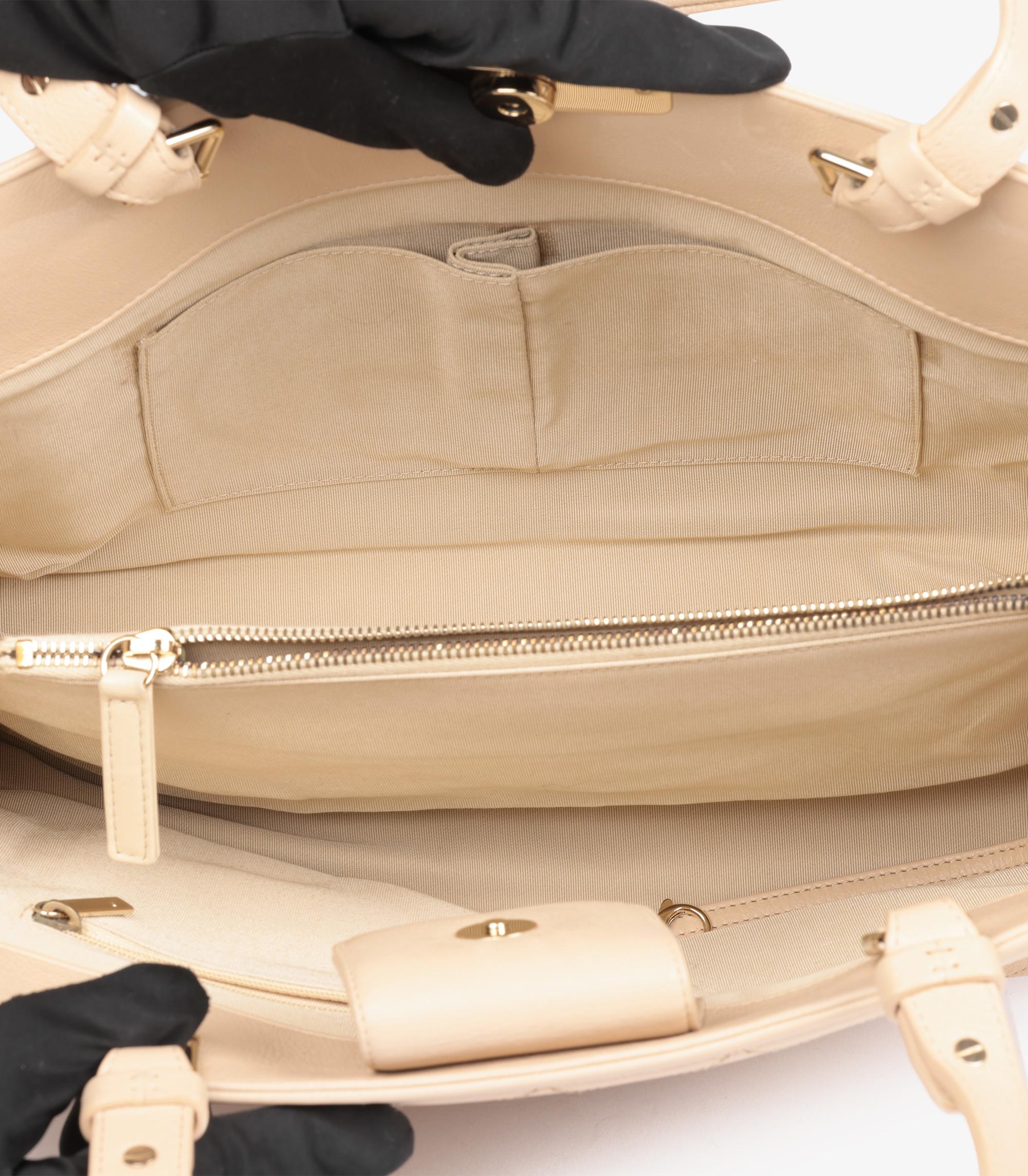 Chanel Beige Quilted Grained Calfskin Leather Large Label Click Tote For Sale 3