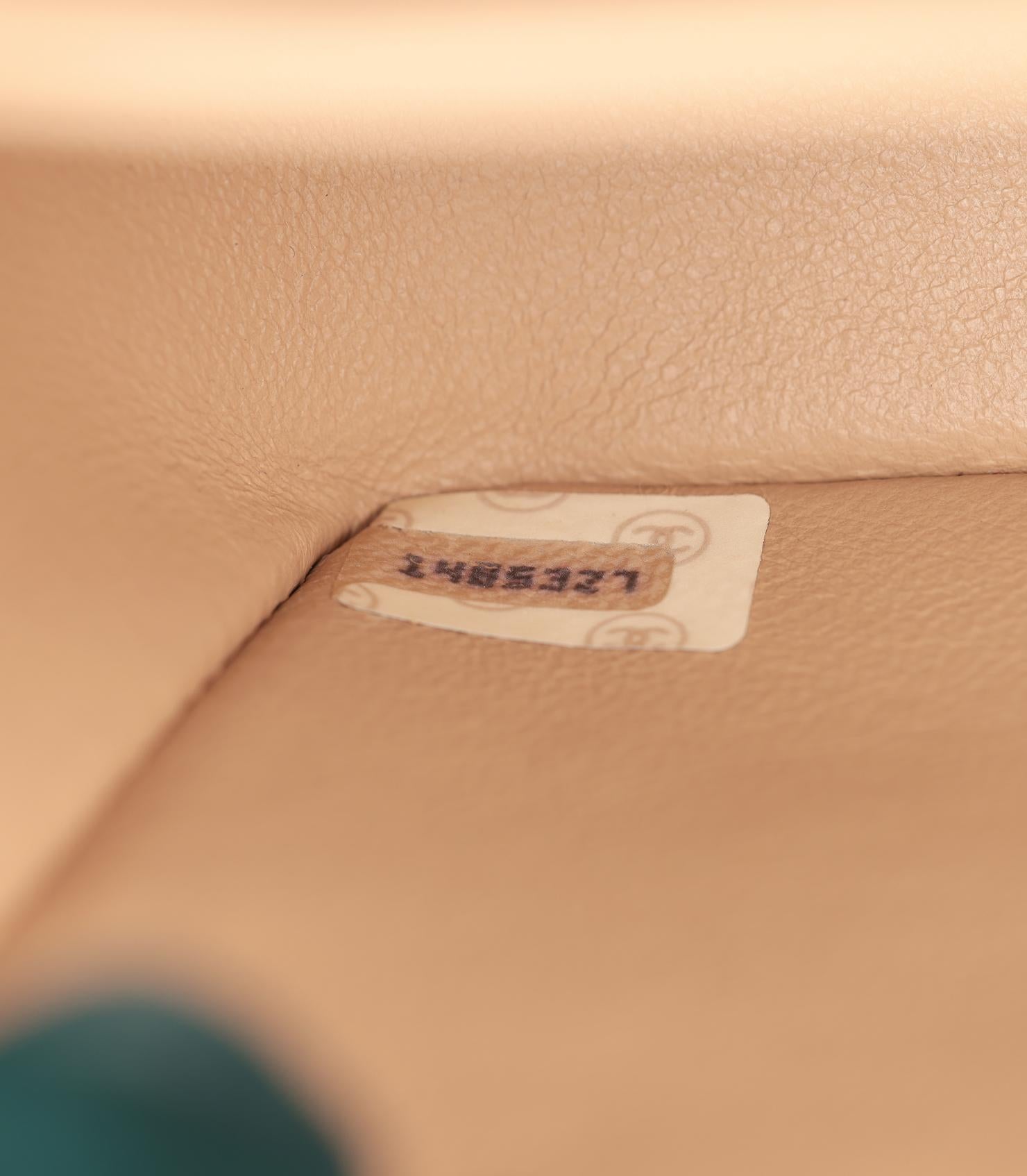 Chanel Beige Quilted Jersey Fabric & Lambskin Leather Small Classic Single Flap en vente 6