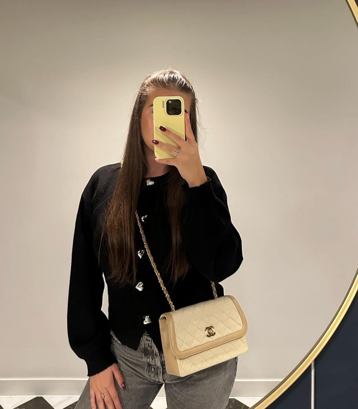 Chanel - Petit sac classique à rabat et portefeuille en jersey matelassé et cuir d'agneau beige

Détails du produit
Xupes Ref : HB5983
Marque : Chanel
Modèle : Petit sac classique à rabat unique
Type : Shoulder, Crossbody
Numéro de série :