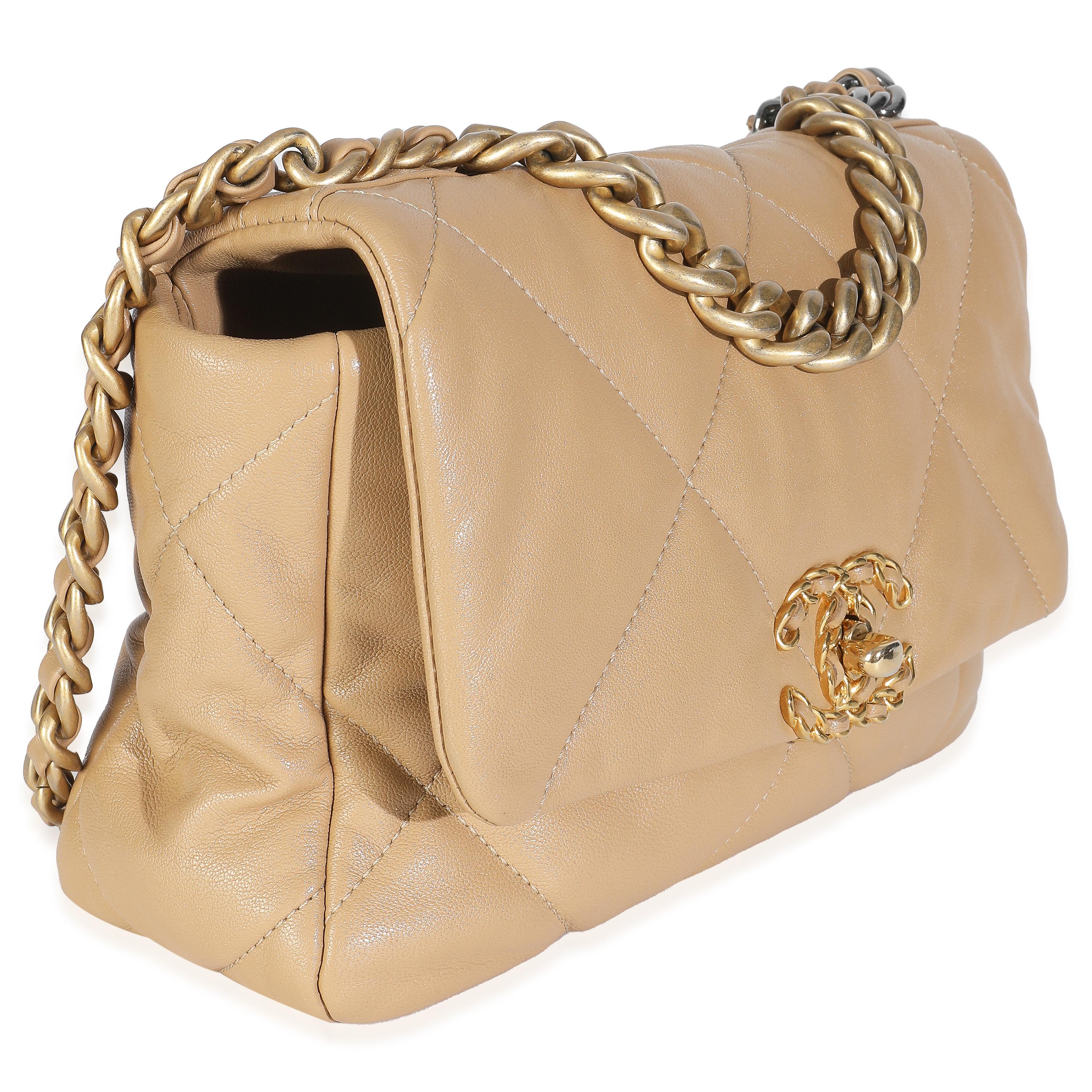 Chanel Beige Gestepptes Lammfell Chanel 19 Klappe Tasche im Zustand „Gut“ in New York, NY