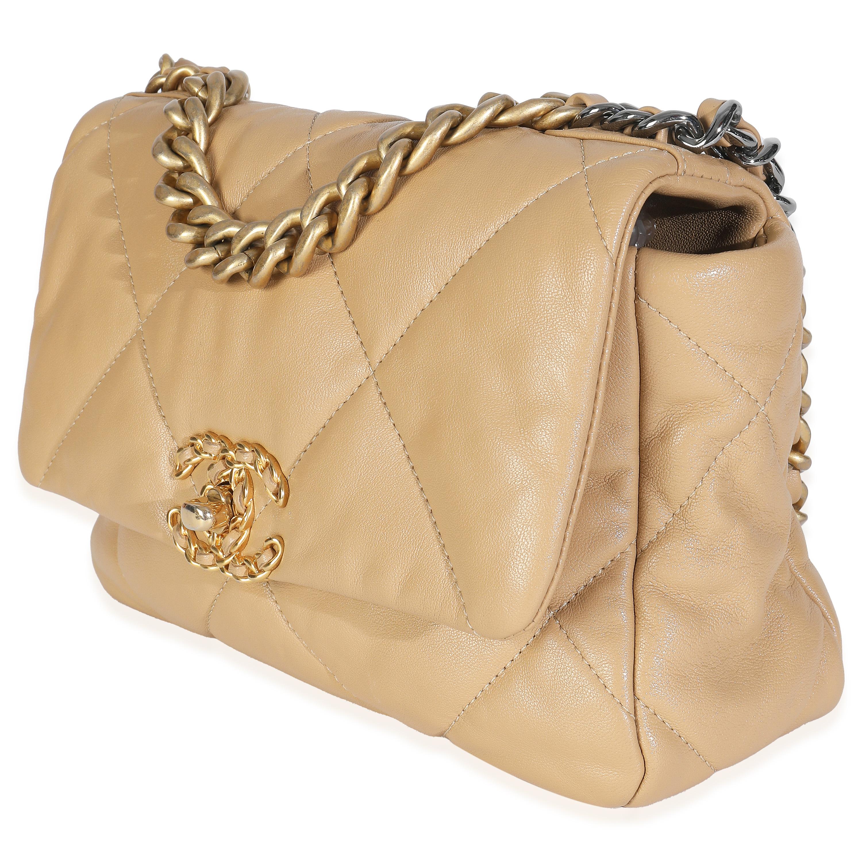 Chanel Beige Gestepptes Lammfell Chanel 19 Klappe Tasche Damen
