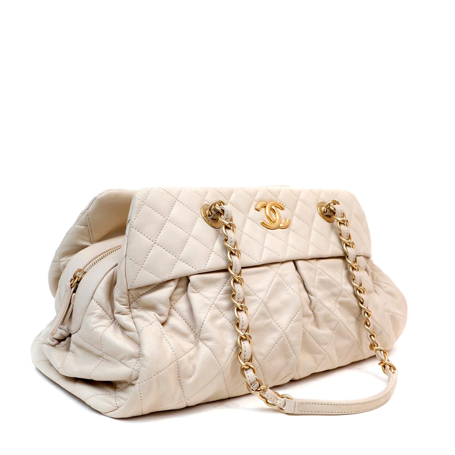 This authentic Chanel Beige Quilted Lambskin Day Tote is in excellent condition.  Perfectly scaled for daily enjoyment and neutral coloring to match any ensemble. 

Soft beige lambskin is topstitched in signature Chanel diamond pattern.  Feminine