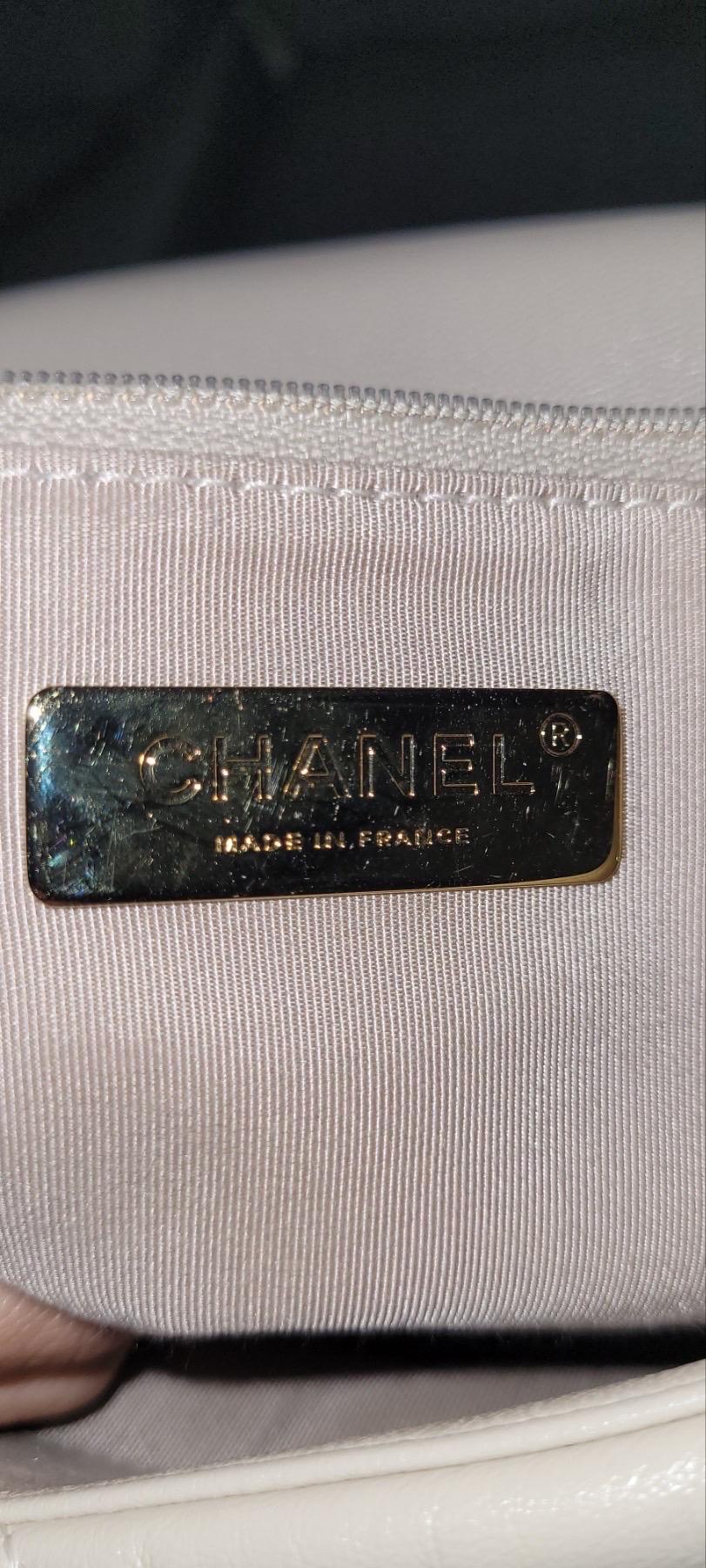Chanel  Beige Quilted Lambskin Large 19 Flap Bag en vente 7