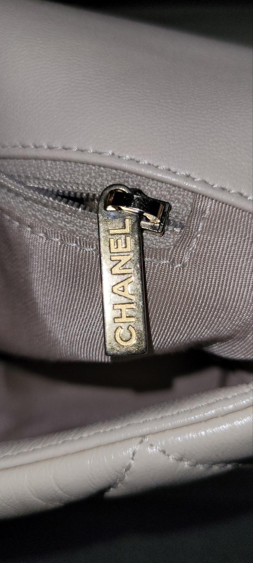 Chanel  Beige Quilted Lambskin Large 19 Flap Bag en vente 8