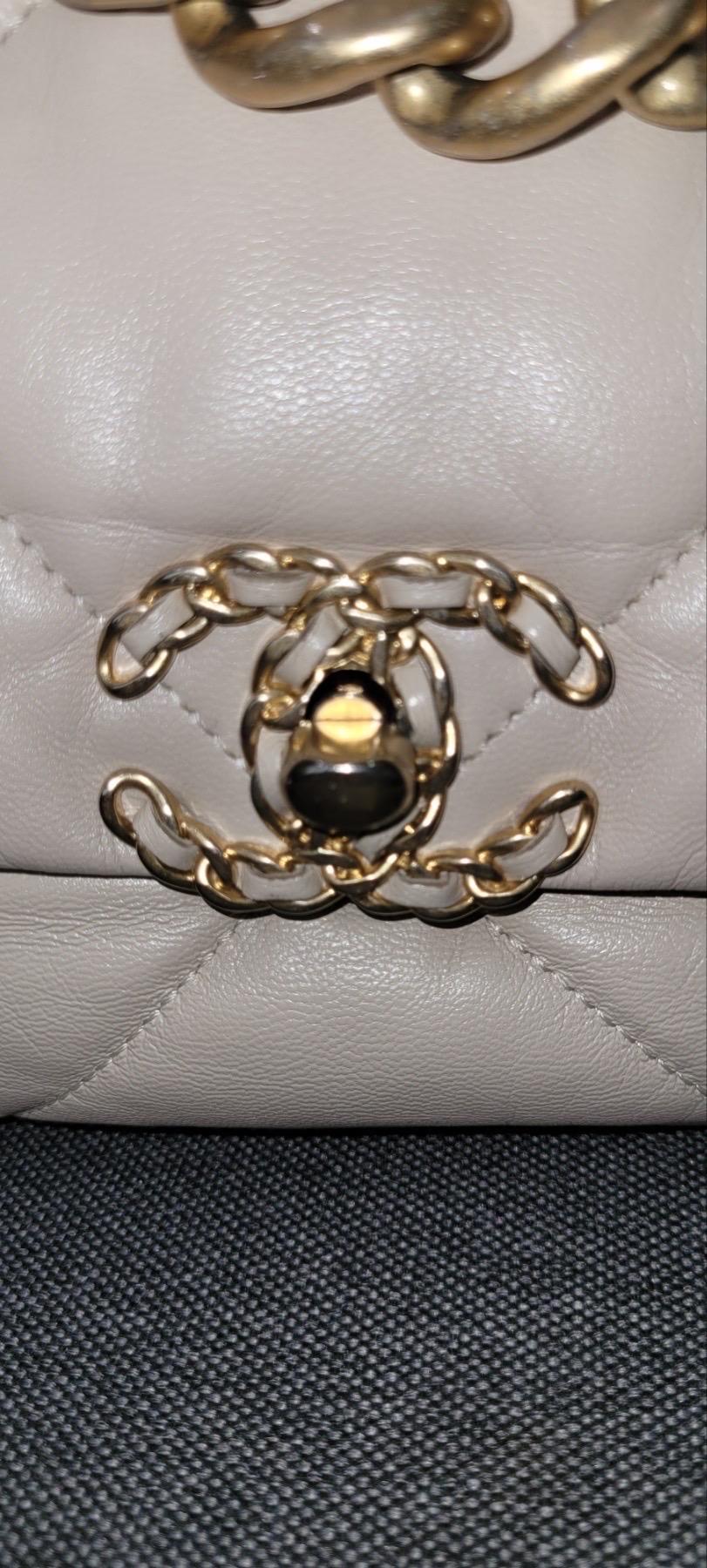 Chanel  Beige Quilted Lambskin Large 19 Flap Bag For Sale 10