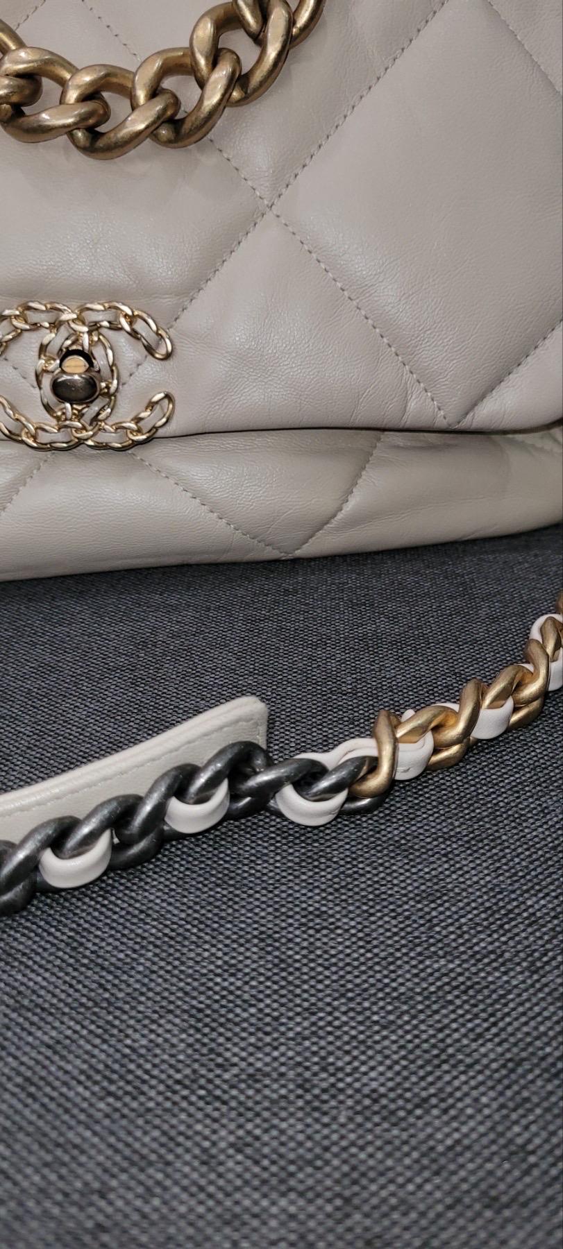 Chanel  Beige Quilted Lambskin Large 19 Flap Bag For Sale 11