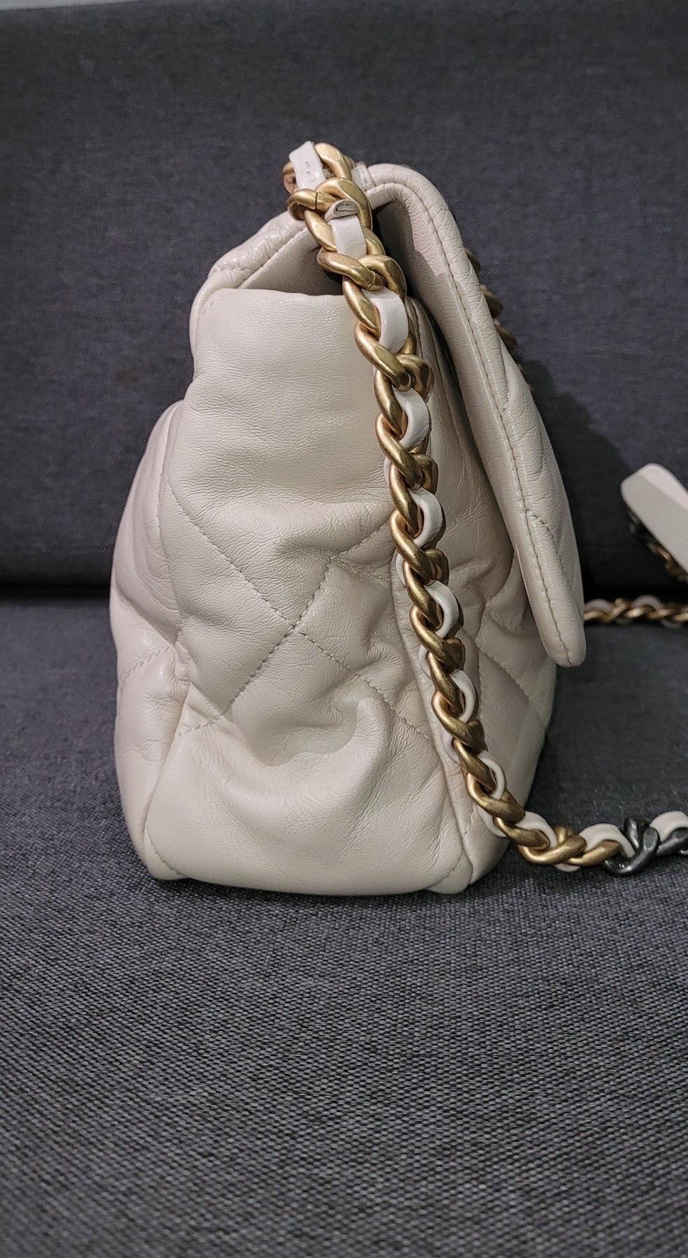 Chanel  Beige Quilted Lambskin Large 19 Flap Bag In Good Condition In Krakow, PL