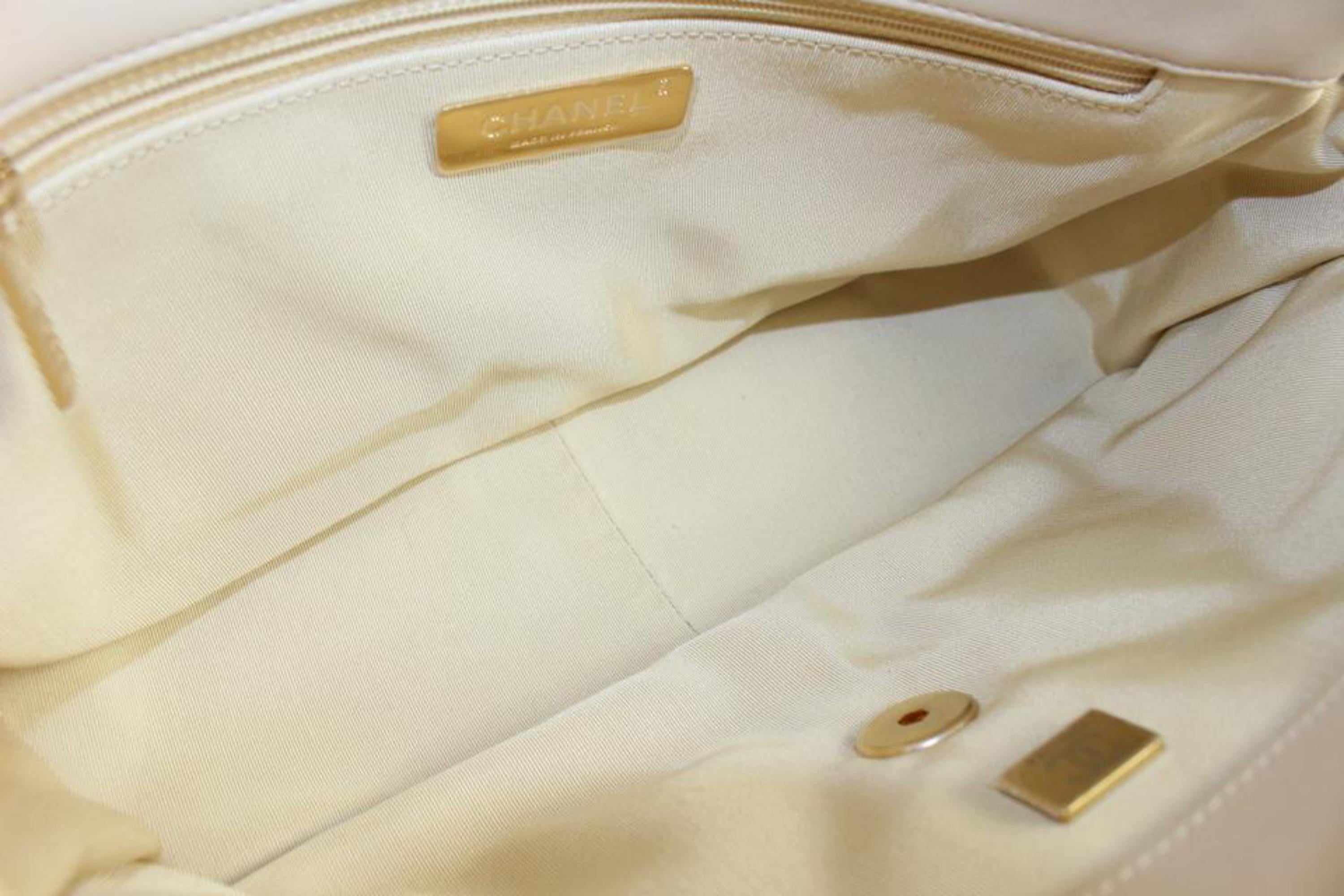 Chanel - Grand sac à rabat 19 en cuir d'agneau matelassé beige 66cc725s en vente 6