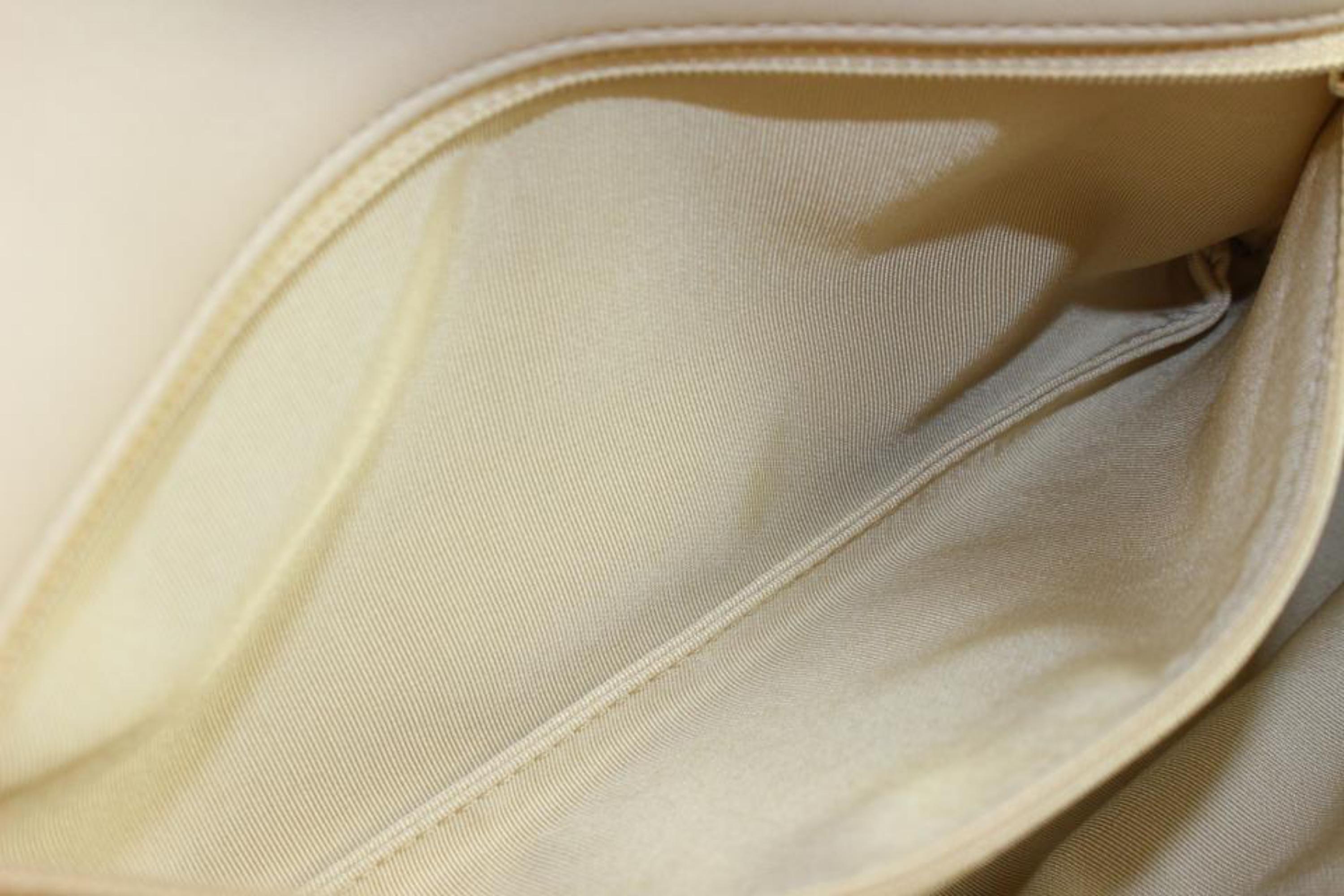 Beige Chanel - Grand sac à rabat 19 en cuir d'agneau matelassé beige 66cc725s en vente