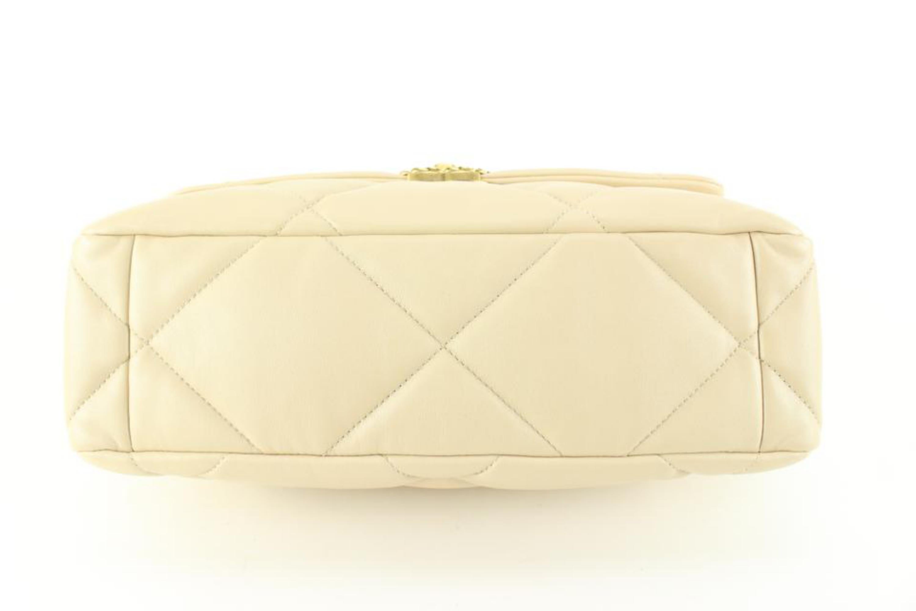 Chanel - Grand sac à rabat 19 en cuir d'agneau matelassé beige 66cc725s en vente 1