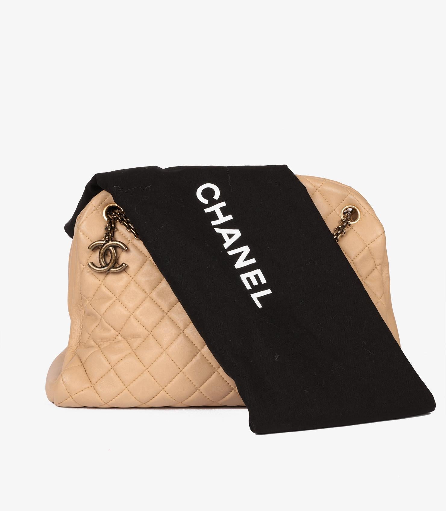 Chanel - Grand sac bowling Just Mademoiselle en cuir d'agneau matelassé beige 8