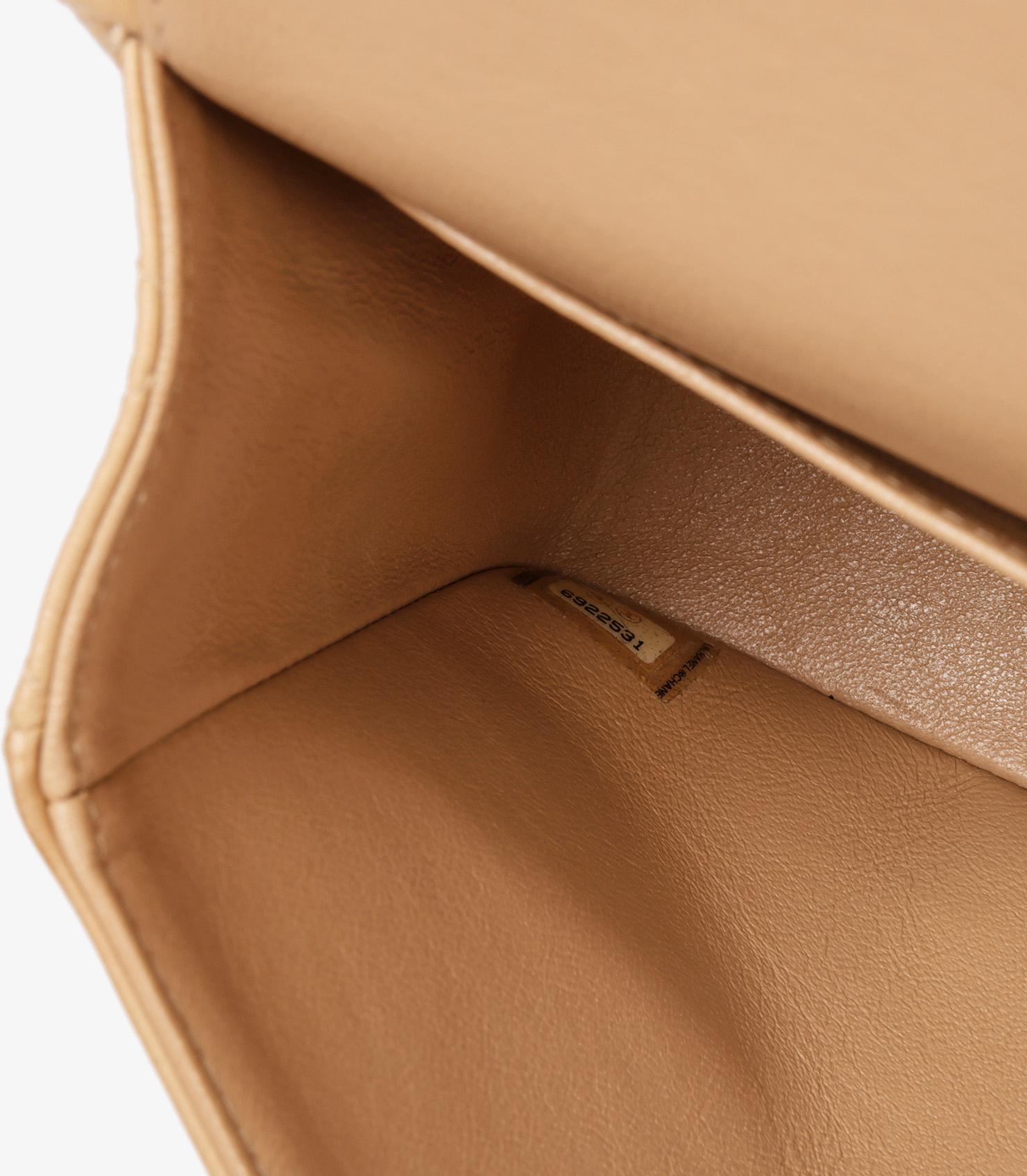 Chanel Bolso Doble Solapa Clásico Vintage Beige Piel de Cordero Acolchada en venta 2