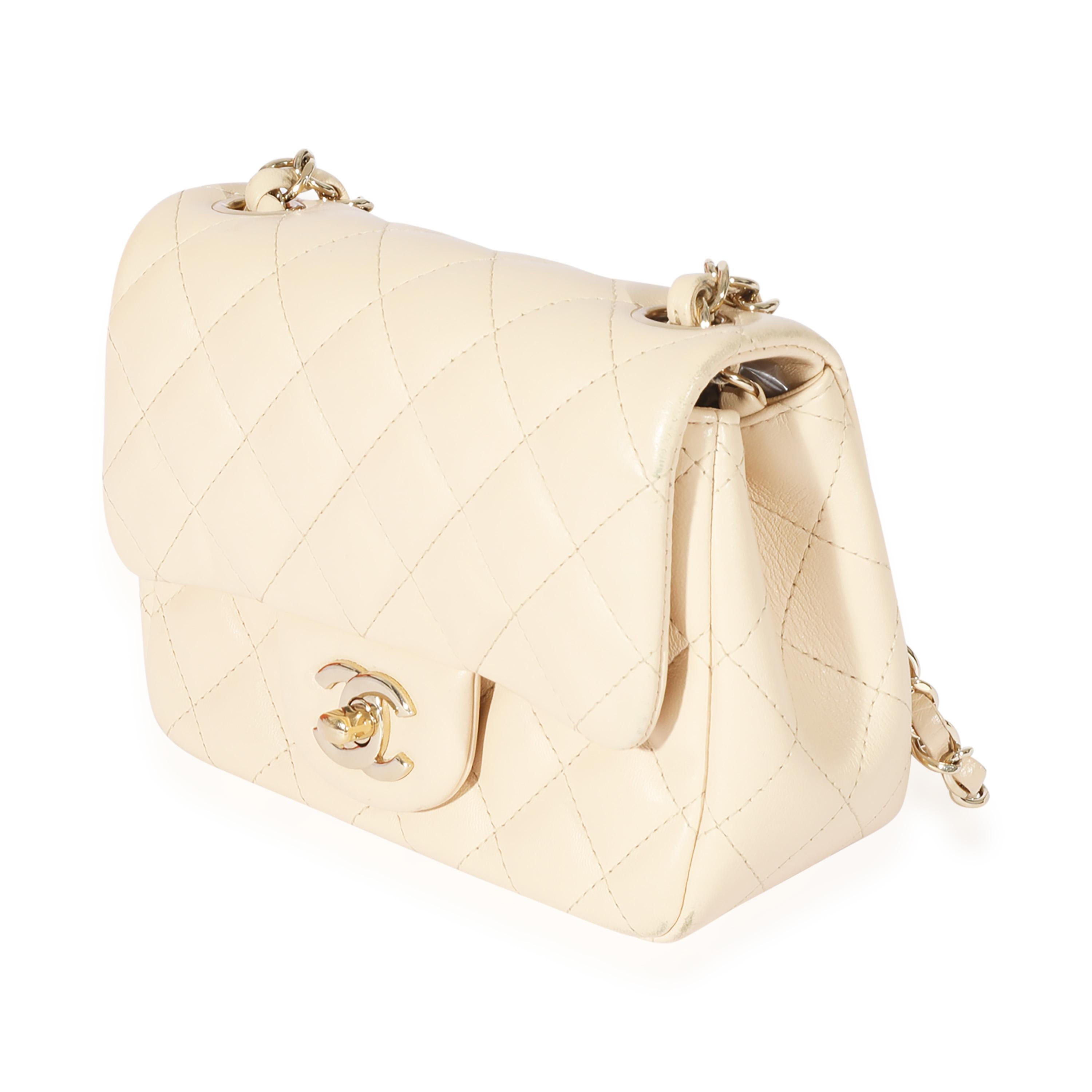 Chanel - Mini sac à main classique carré en cuir d'agneau matelassé - beige Excellent état - En vente à New York, NY