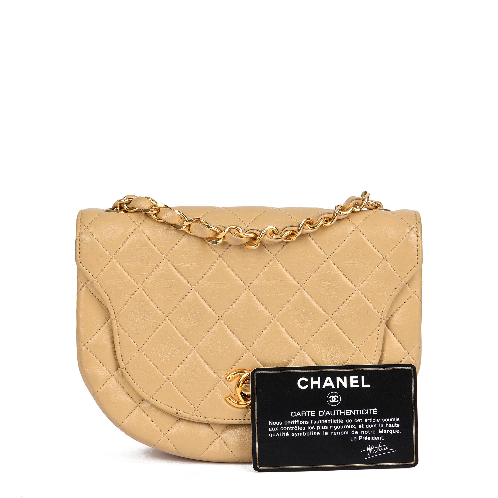 CHANEL Beigefarbene Vintage-Mini-Klappentasche aus gestepptem Lammfell  im Angebot 8