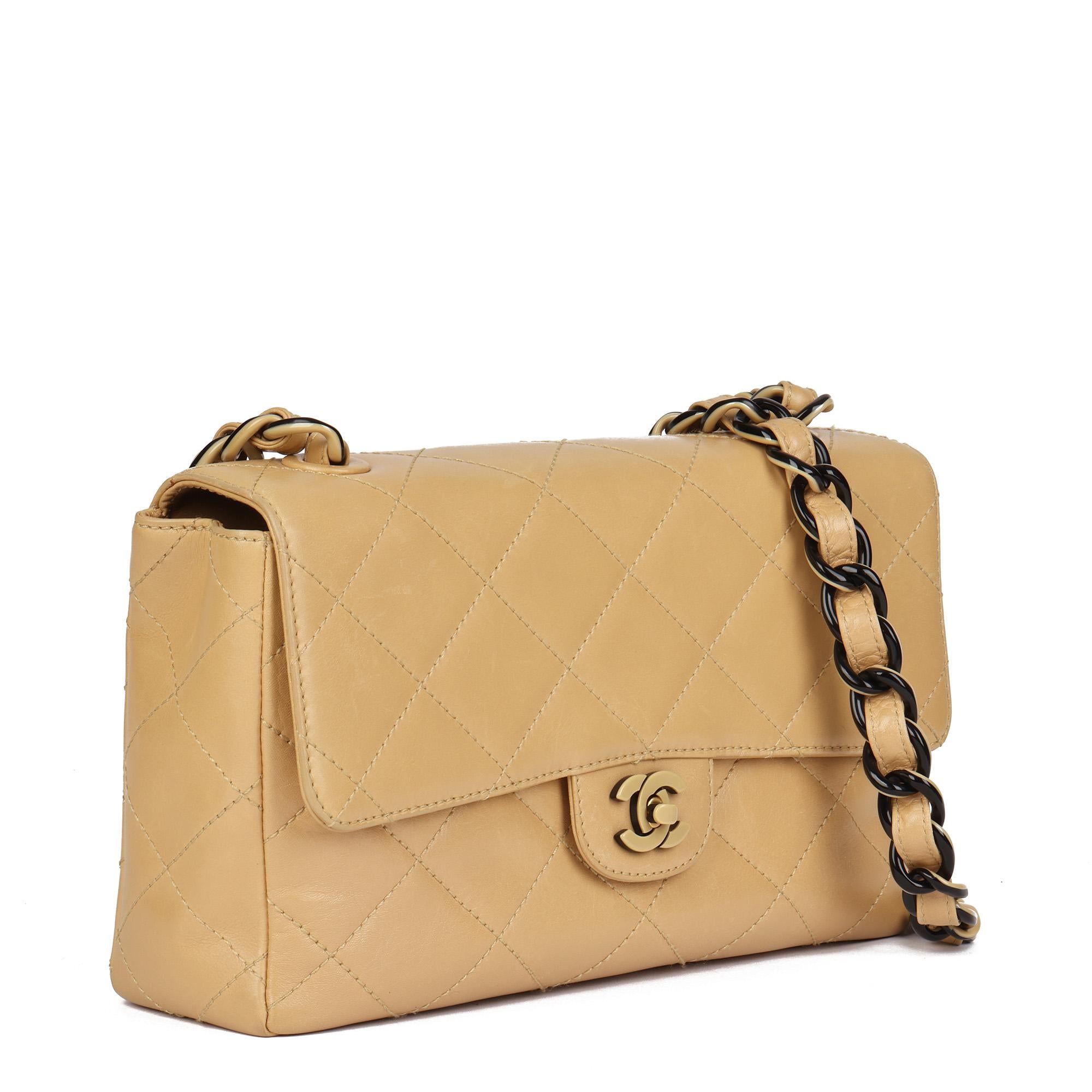 CHANEL
Beige Quilted Lambskin Vintage Medium Classic Single Flap Bag

Serial Number: 6496657
Age (Circa): 2000
Authenticity Details: Serial Sticker (Made in Italy)
Gender: Ladies
Type: Shoulder, Crossbody

Colour: Beige
Hardware: Black & Beige