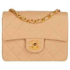 CHANEL Beige gesteppte Vintage Mini-Klappentasche aus Lammfell