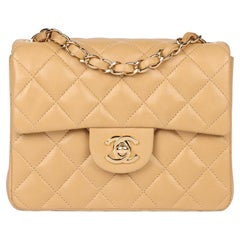 Chanel - Mini sac à rabat classique en cuir d'agneau matelassé beige - Vintage Square