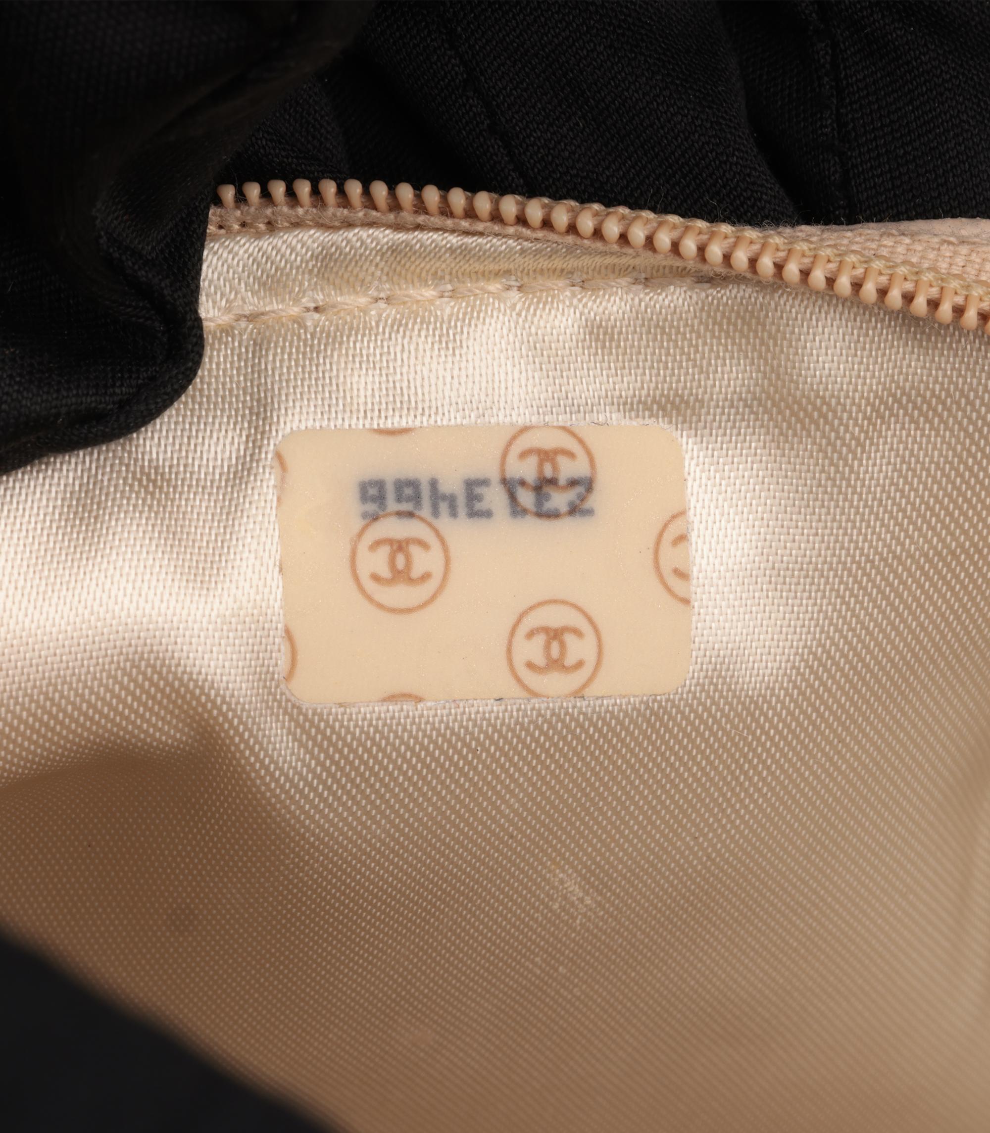 Chanel Beige Quilted Lambskin Vintage Timeless Camera Bag en venta 7