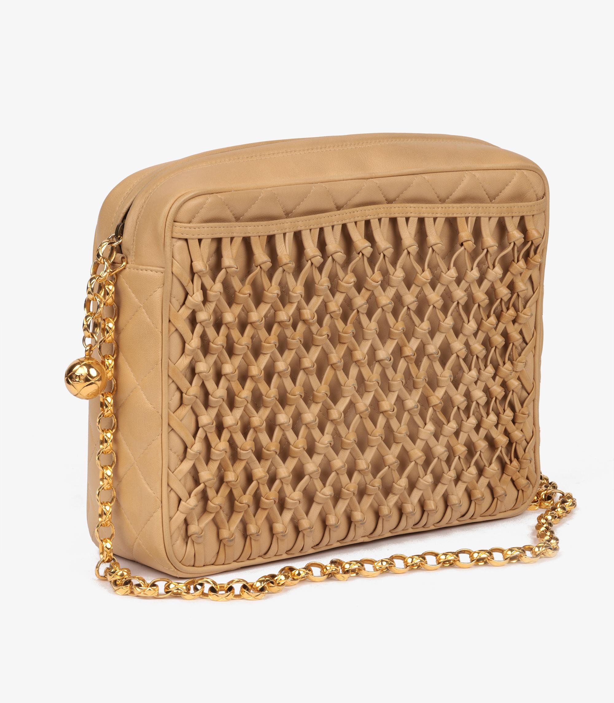 Chanel Beige Quilted Lambskin Vintage Timeless Camera Bag en Excelente estado para la venta en Bishop's Stortford, Hertfordshire