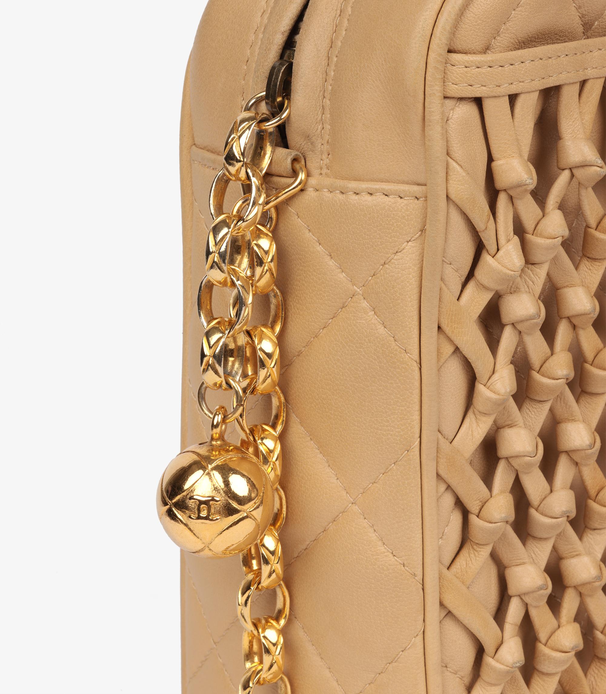 De las mujeres Chanel Beige Quilted Lambskin Vintage Timeless Camera Bag en venta