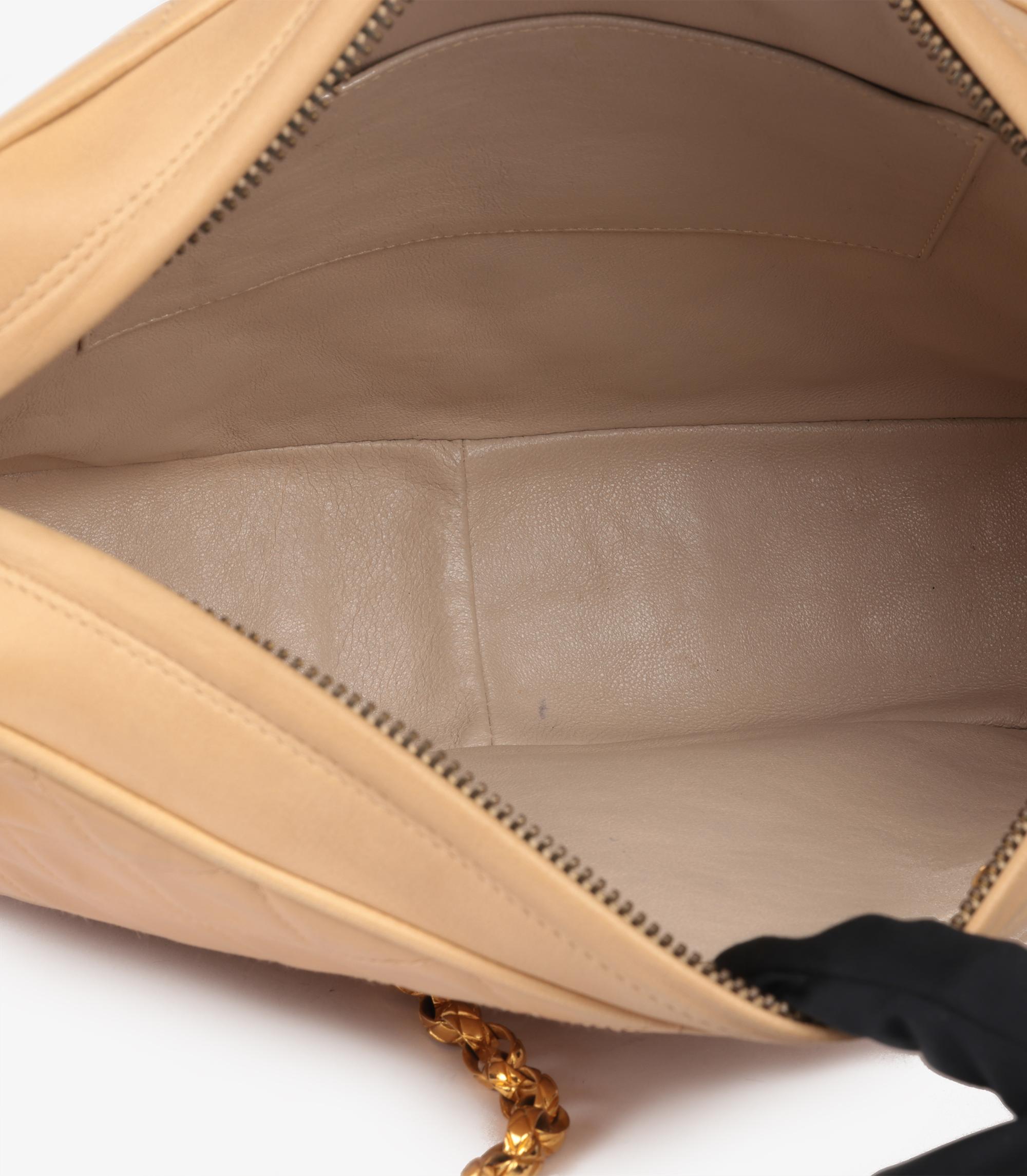 Chanel Beige Quilted Lambskin Vintage Timeless Camera Bag en venta 5