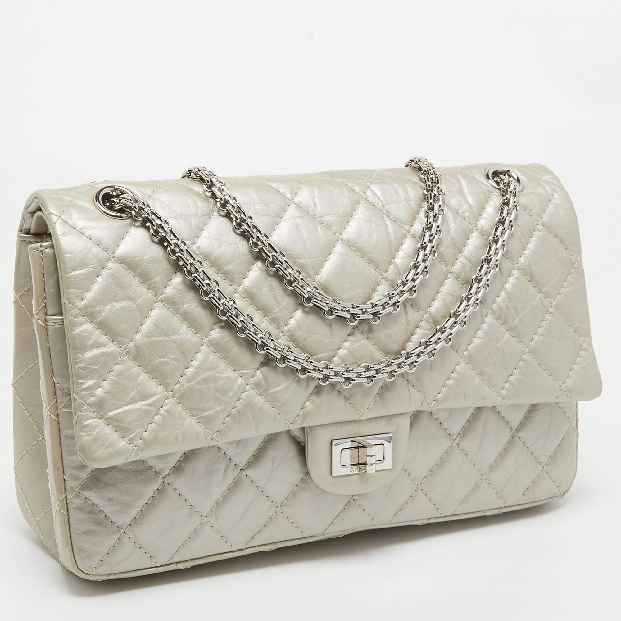 Chanel Beige Quilted Leather 226 Classic Reissue 2.55 Flap Bag In Good Condition In Dubai, Al Qouz 2