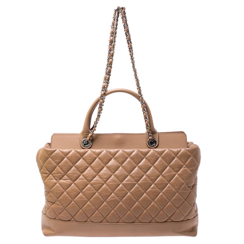 Trust Chanel to design a gorgeous accessory like this attractive tote. Beautifully crafted from quilted leather and styled with the iconic CC lock on the front, this beige creation is a buy you will not regret. It comes with a spacious fabric