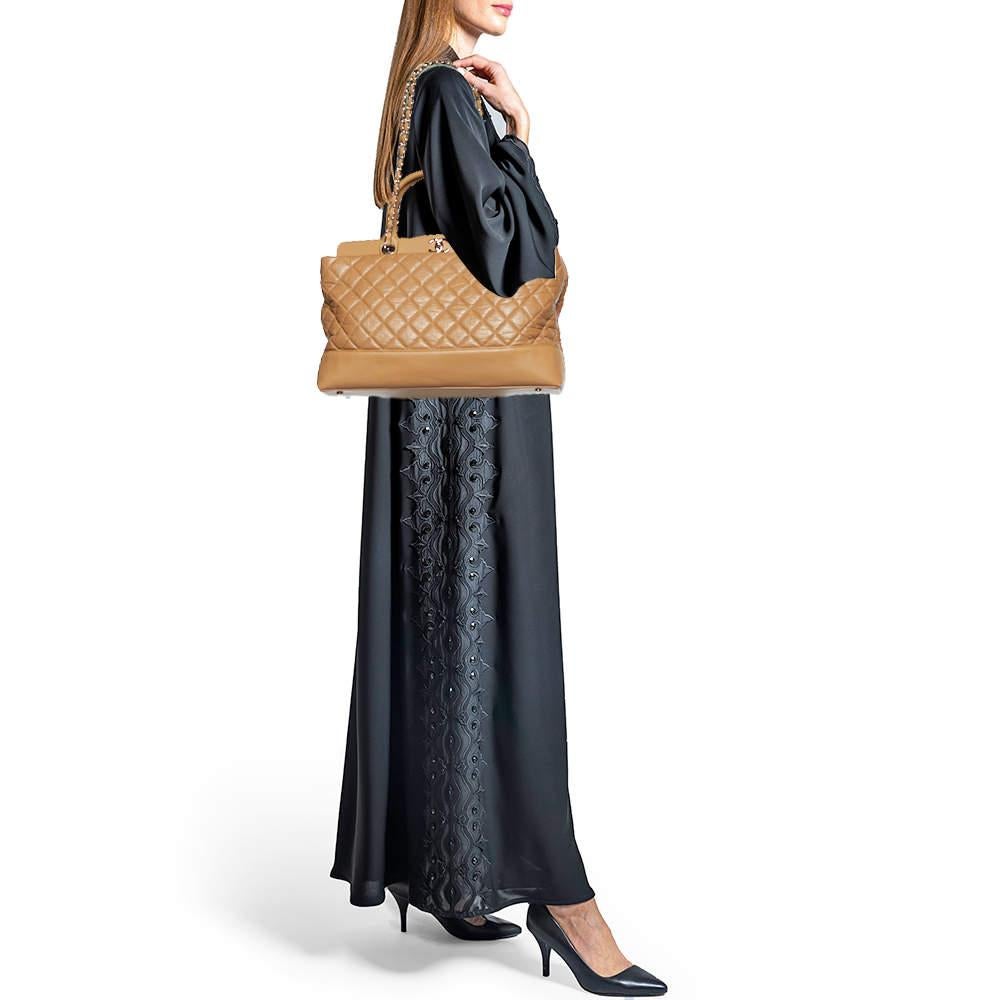 Chanel Beige Quilted Leather CC Shopper Tote In Good Condition In Dubai, Al Qouz 2