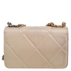 Portefeuille Chanel 19 en cuir matelassé beige sur chaîne