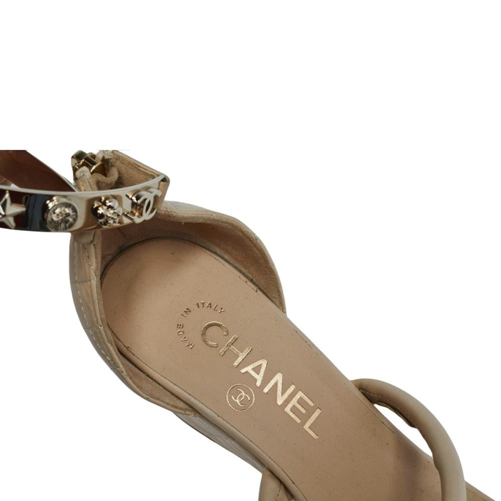Chanel Beige Quilted Leather Charm Embellished Ankle Cuff Wedge Sandals Size 37 In Good Condition In Dubai, Al Qouz 2