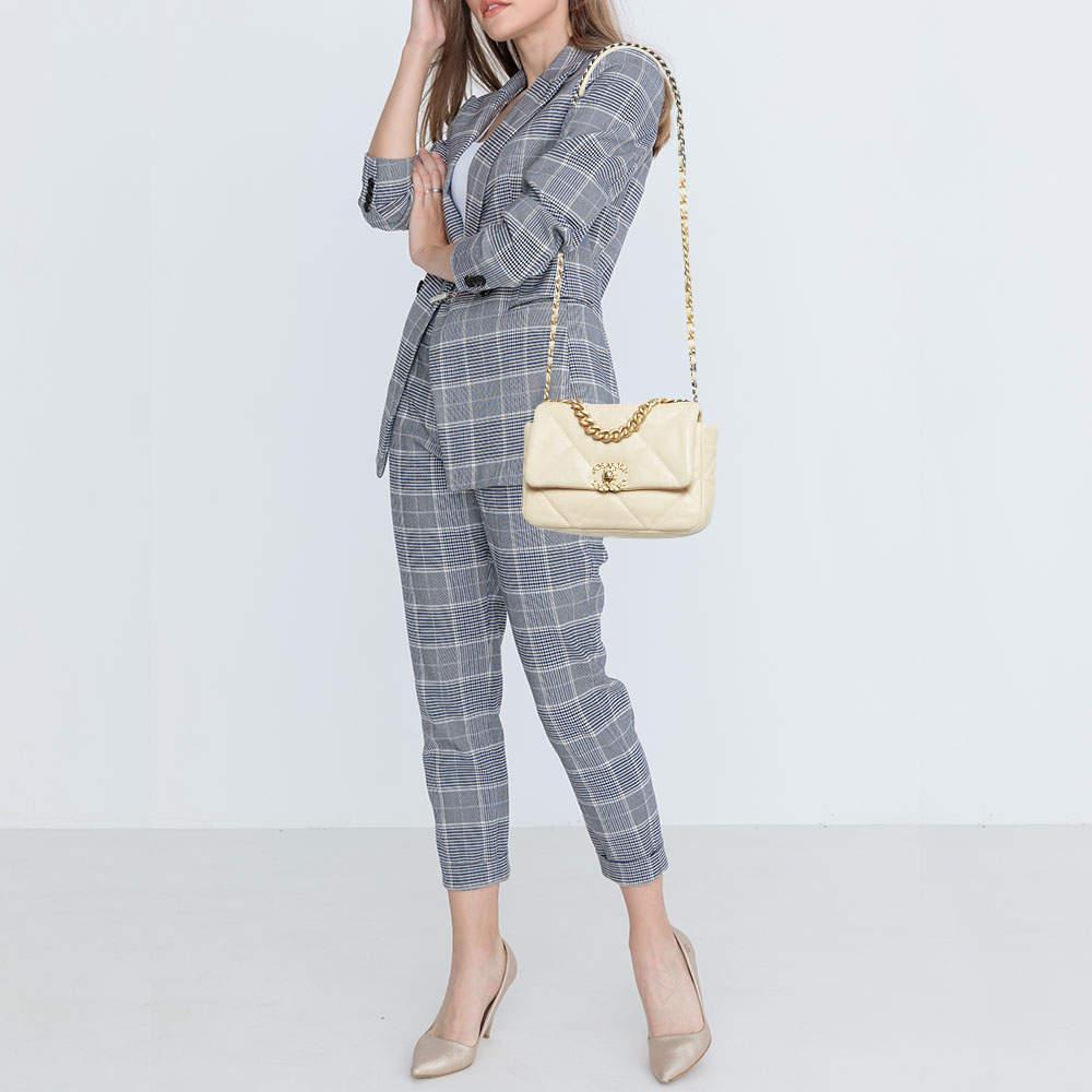 Chanel Beige Quilted Leather Medium 19 Flap Bag In Excellent Condition In Dubai, Al Qouz 2
