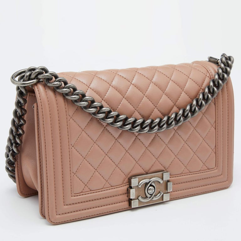 Chanel Beige Quilted Leather Medium Boy Flap Bag In Good Condition For Sale In Dubai, Al Qouz 2