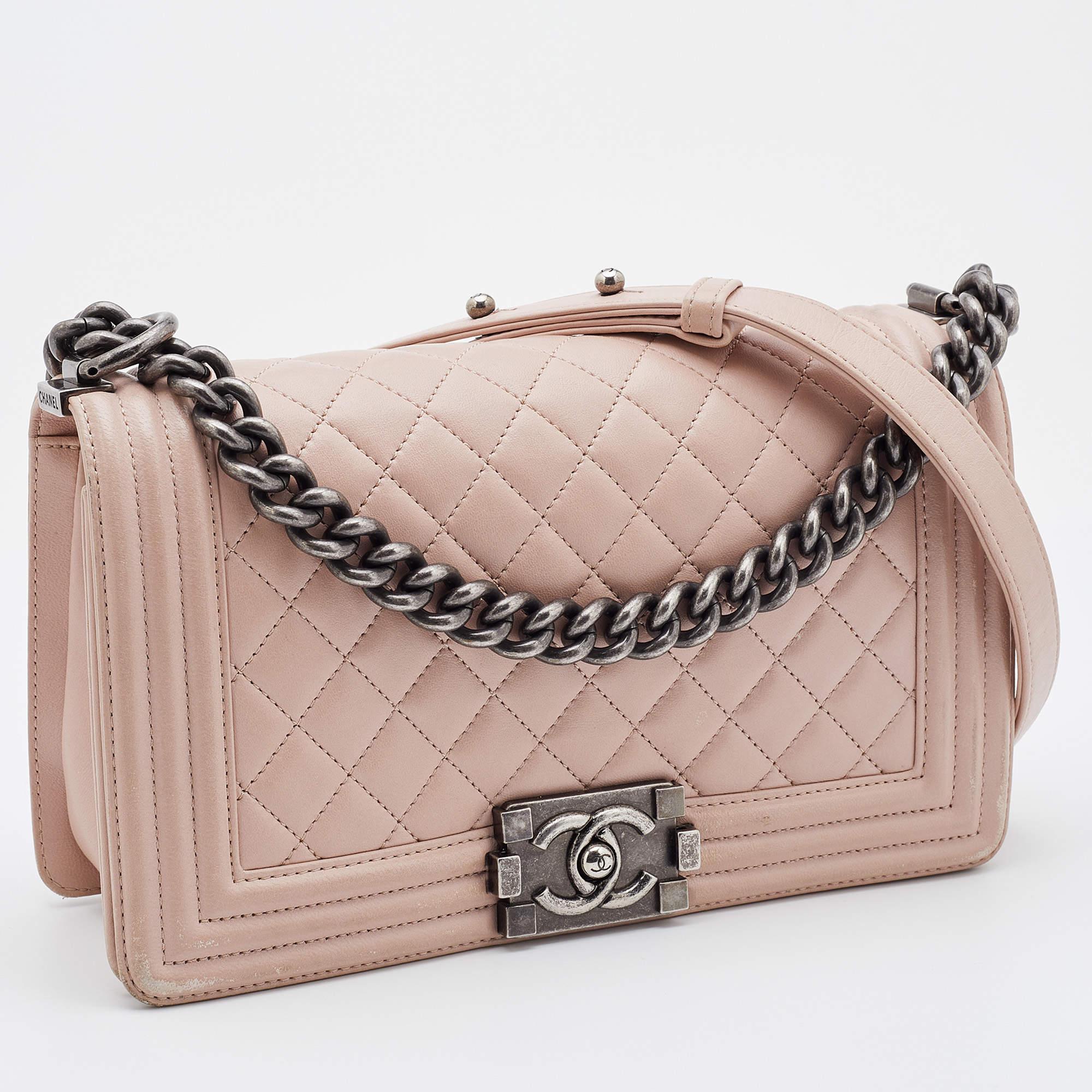 Women's Chanel Beige Quilted Leather Medium Boy Flap Bag For Sale
