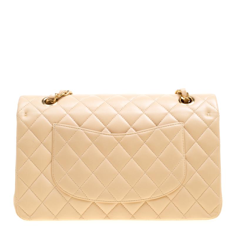 We are in awe of this Classic Double Flap bag from Chanel as it is simply appealing. With a Caviar leather body that is detailed in their signature quilt, the beige bag brings forth a fine unison of fashion, art, and beauty. It boasts the iconic CC