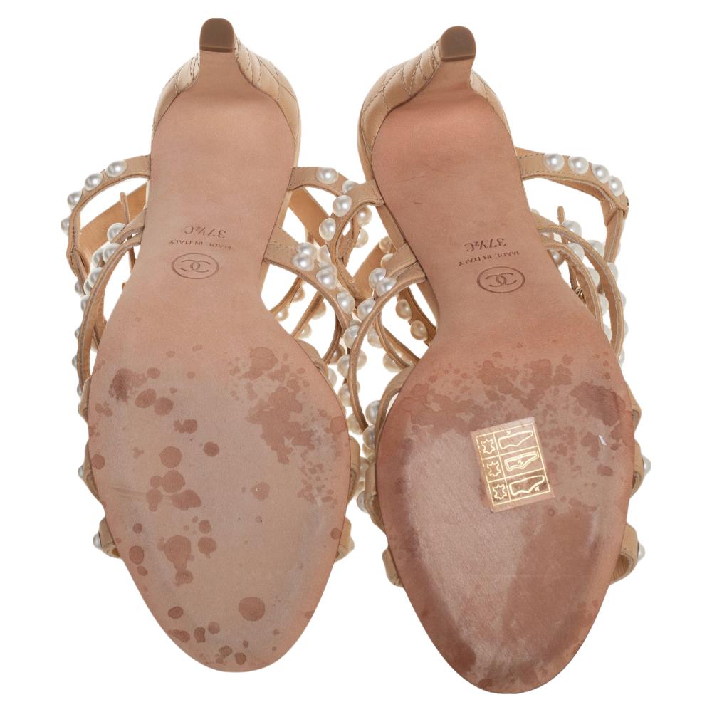 Chanel Beige Quilted Leather Pearl Embellished Ankle Strap Sandals Size 37.5 In Good Condition In Dubai, Al Qouz 2