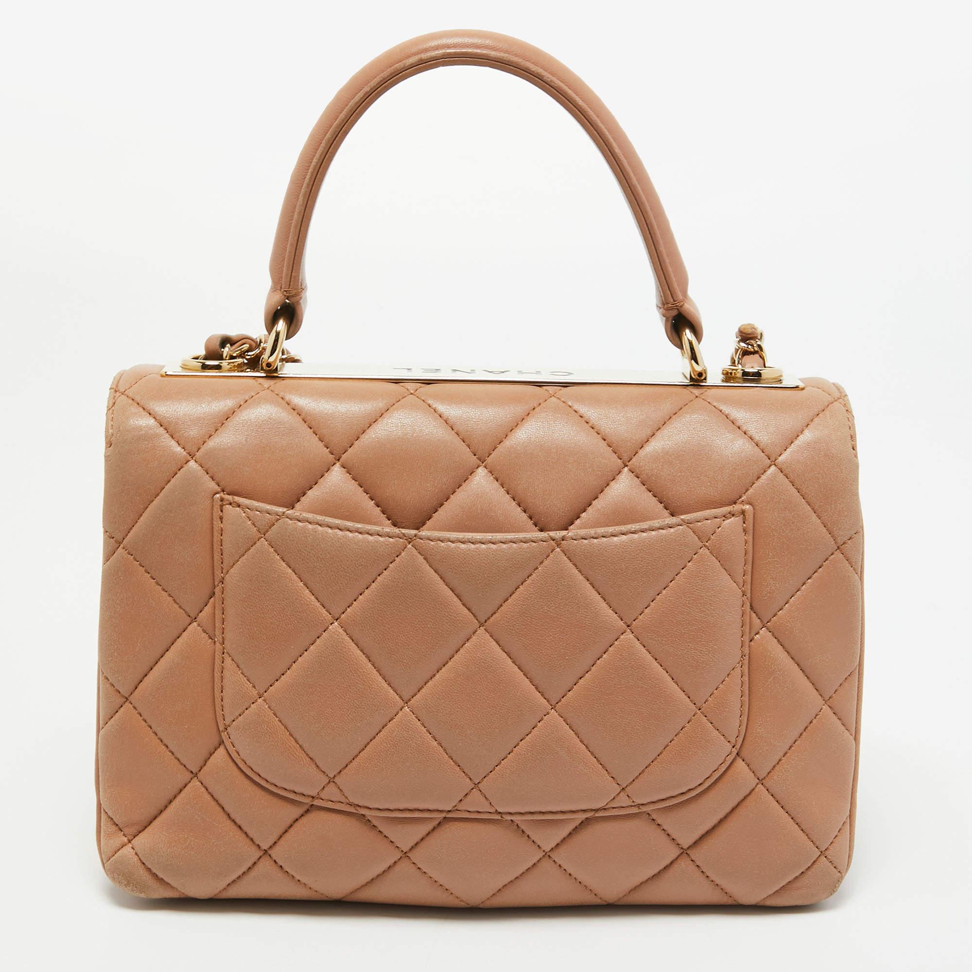 This Trendy CC Flap bag from the House of Chanel will surely add sparks of luxury to your wardrobe. Embellished with the iconic CC lock on the front, this bag is crafted from beige quilted leather into a chic silhouette. It is added with a chain