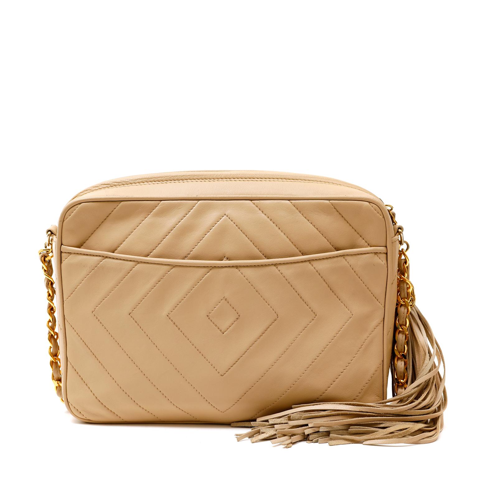 Chanel Beige Quilted Leather Vintage Camera Bag In Good Condition For Sale In Palm Beach, FL