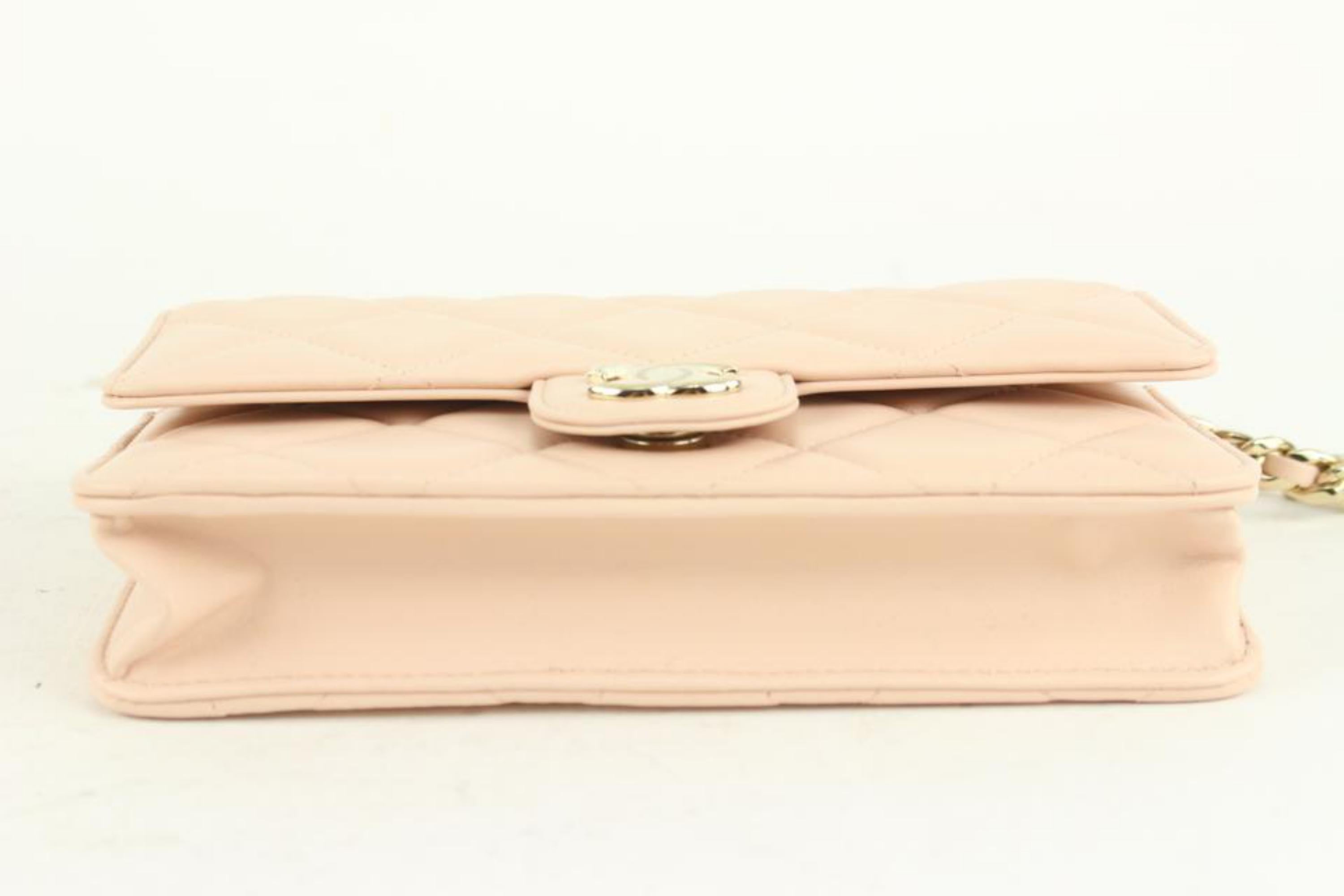 Chanel Portemonnaie aus gestepptem Leder in Beige mit doppelter Kette 2cc1025a  Damen im Angebot