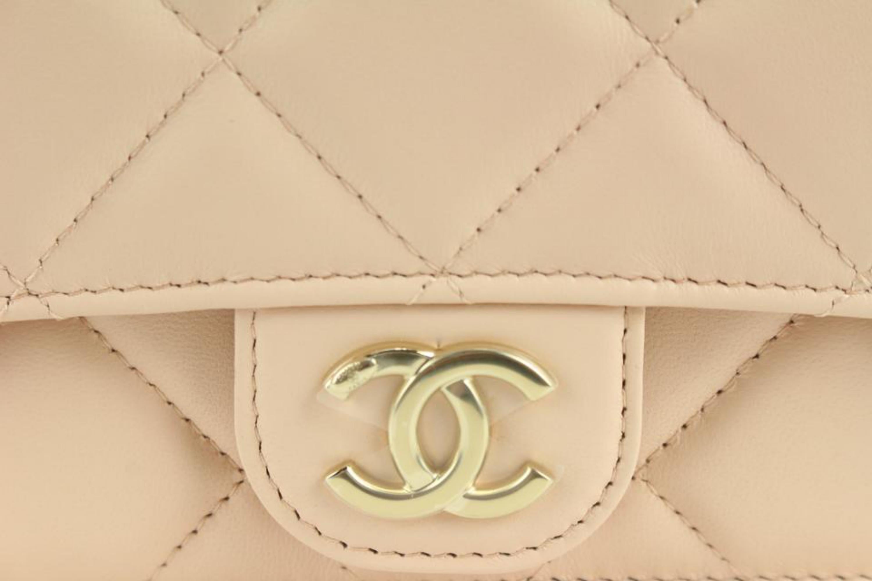 Chanel Portemonnaie aus gestepptem Leder in Beige mit doppelter Kette 2cc1025a  im Angebot 1