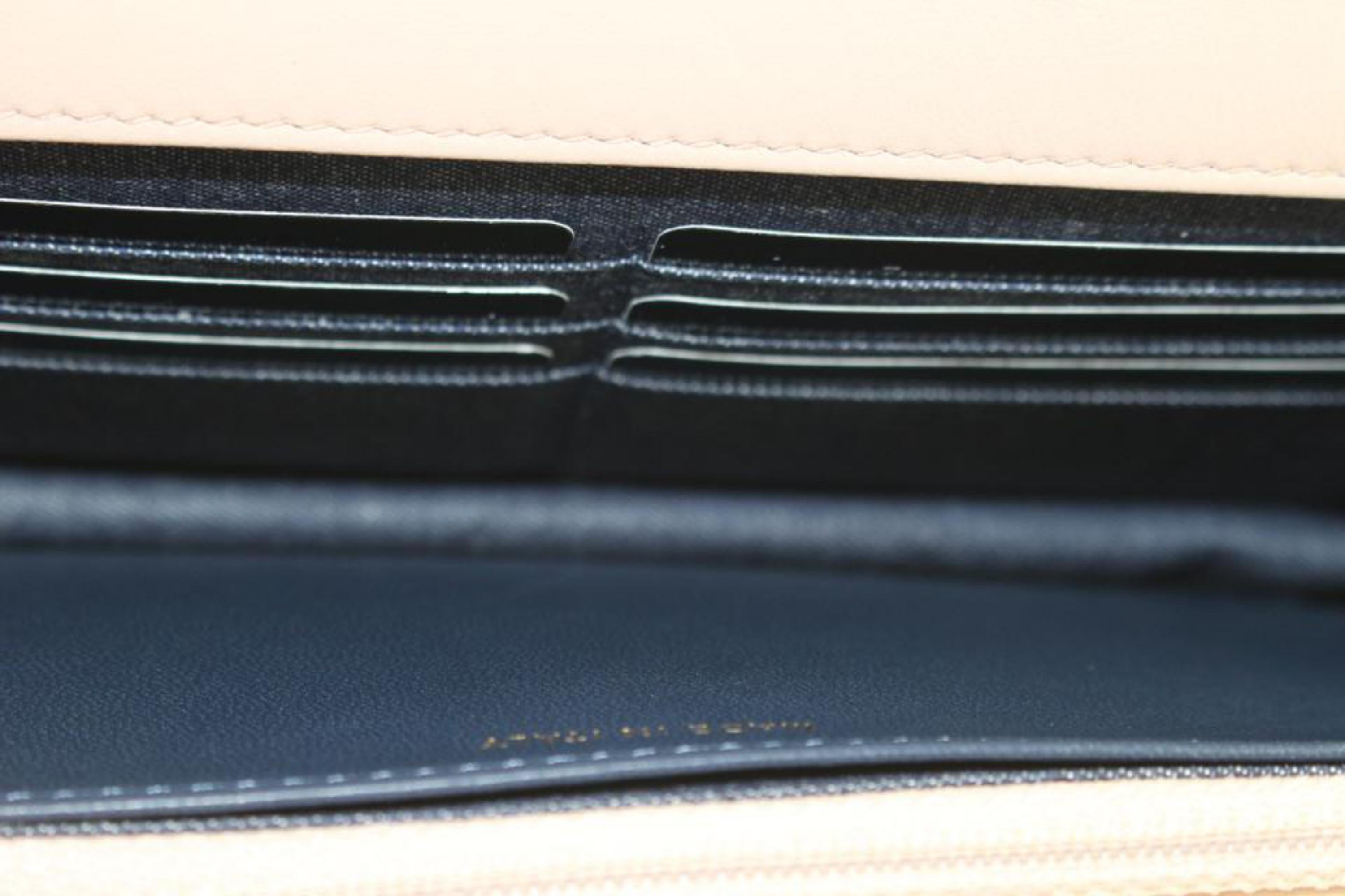 Chanel Portemonnaie aus gestepptem Leder in Beige mit doppelter Kette 2cc1025a  im Angebot 4