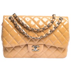 Chanel Beige Gestepptes Lackleder Jumbo Classic Double Flap Tasche