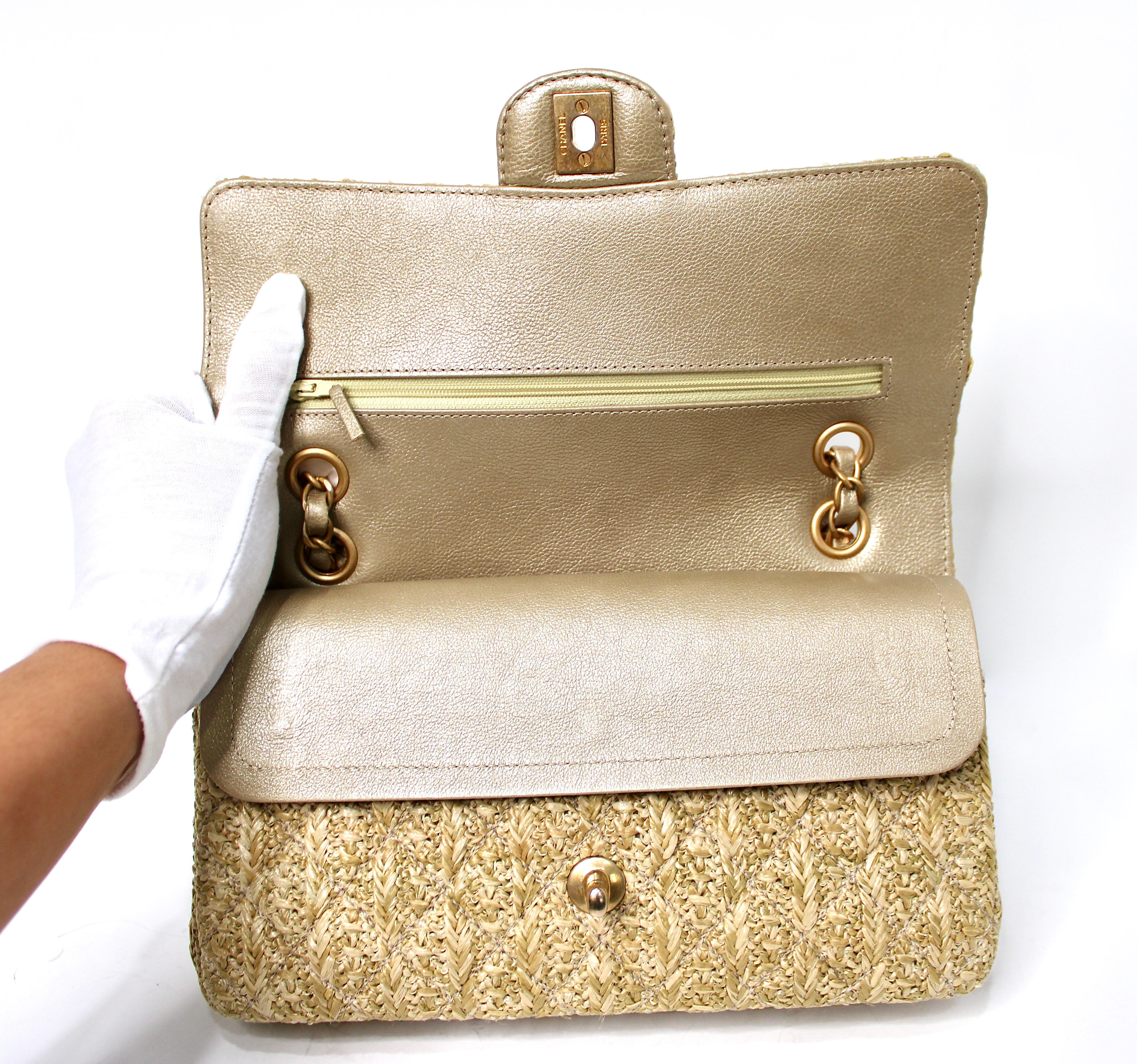 Chanel Beige Borsa classica trapuntata in rafia con doppia patta circa 2017 in vendita 3