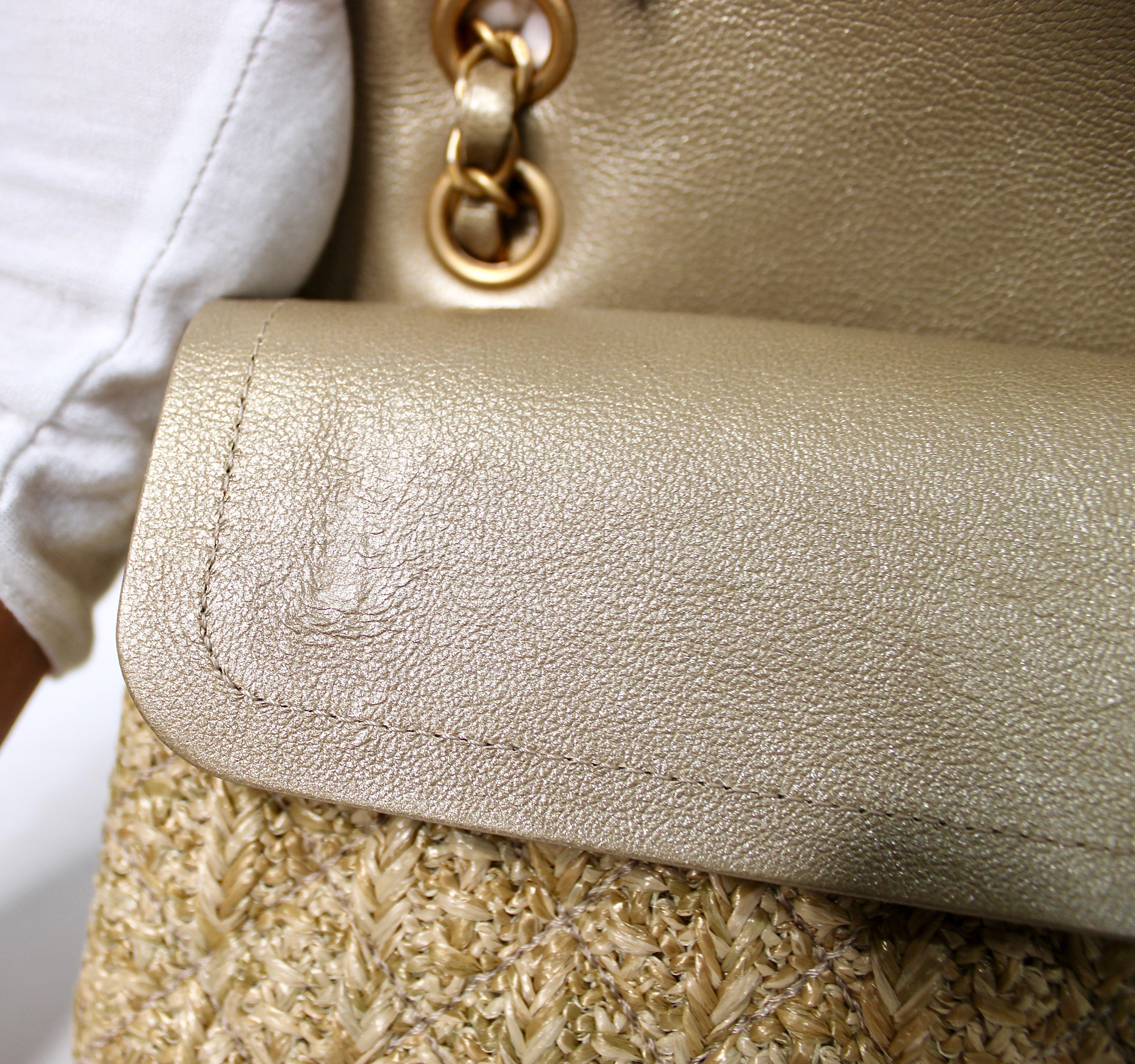 Chanel Beige Borsa classica trapuntata in rafia con doppia patta circa 2017 in vendita 5