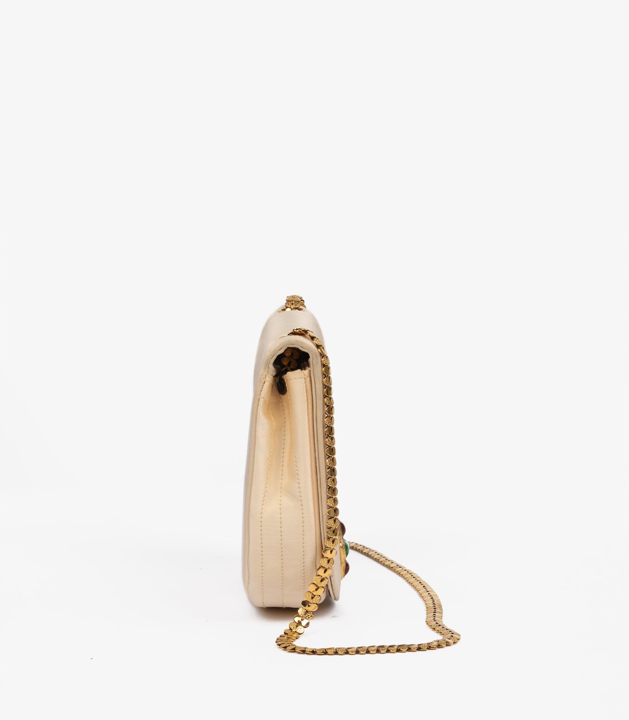 Chanel - Mini sac à rabat en satin matelassé beige Vintage Bijoux Half Moon en vente 1