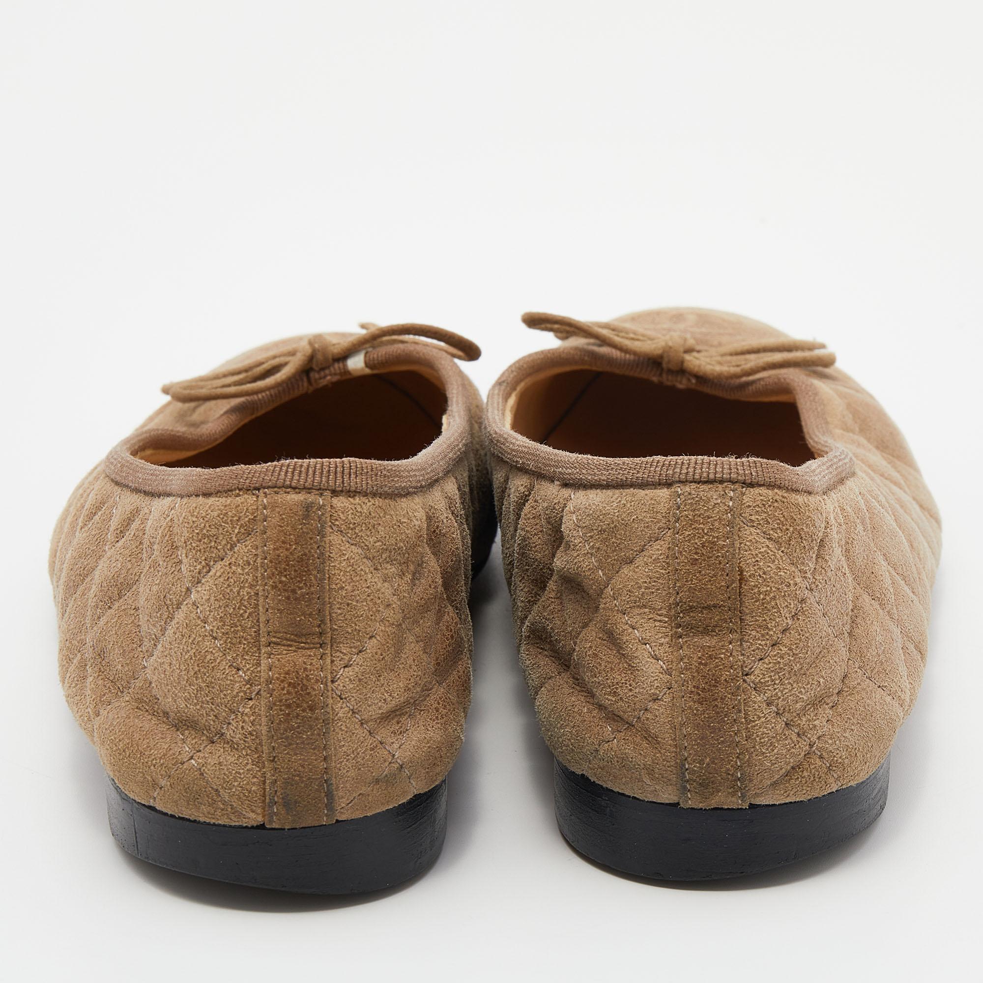 chanel quilted loafers beige