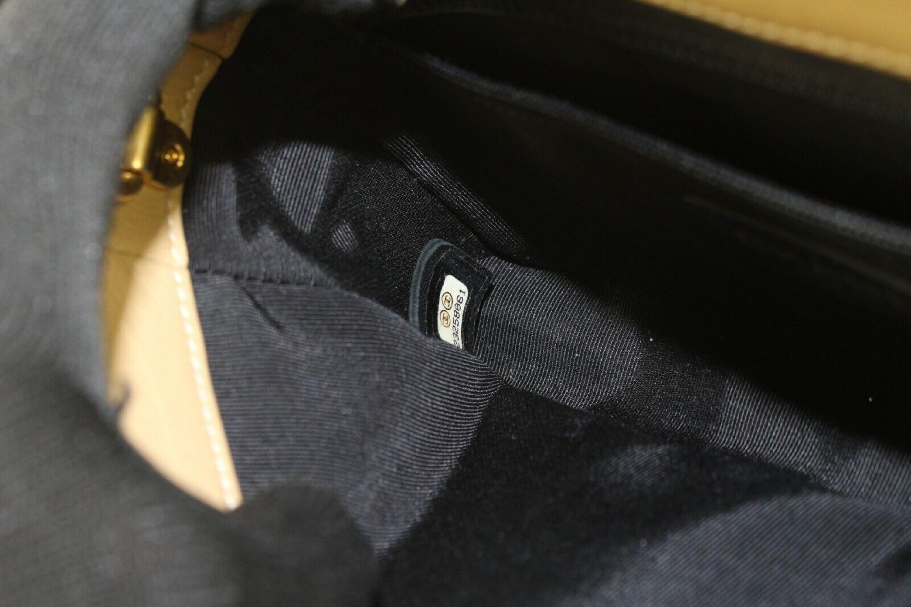 Chanel Beige gesteppte Wildleder x Schwarzes Leder Klassische Klappentasche 2CC1202 im Angebot 7