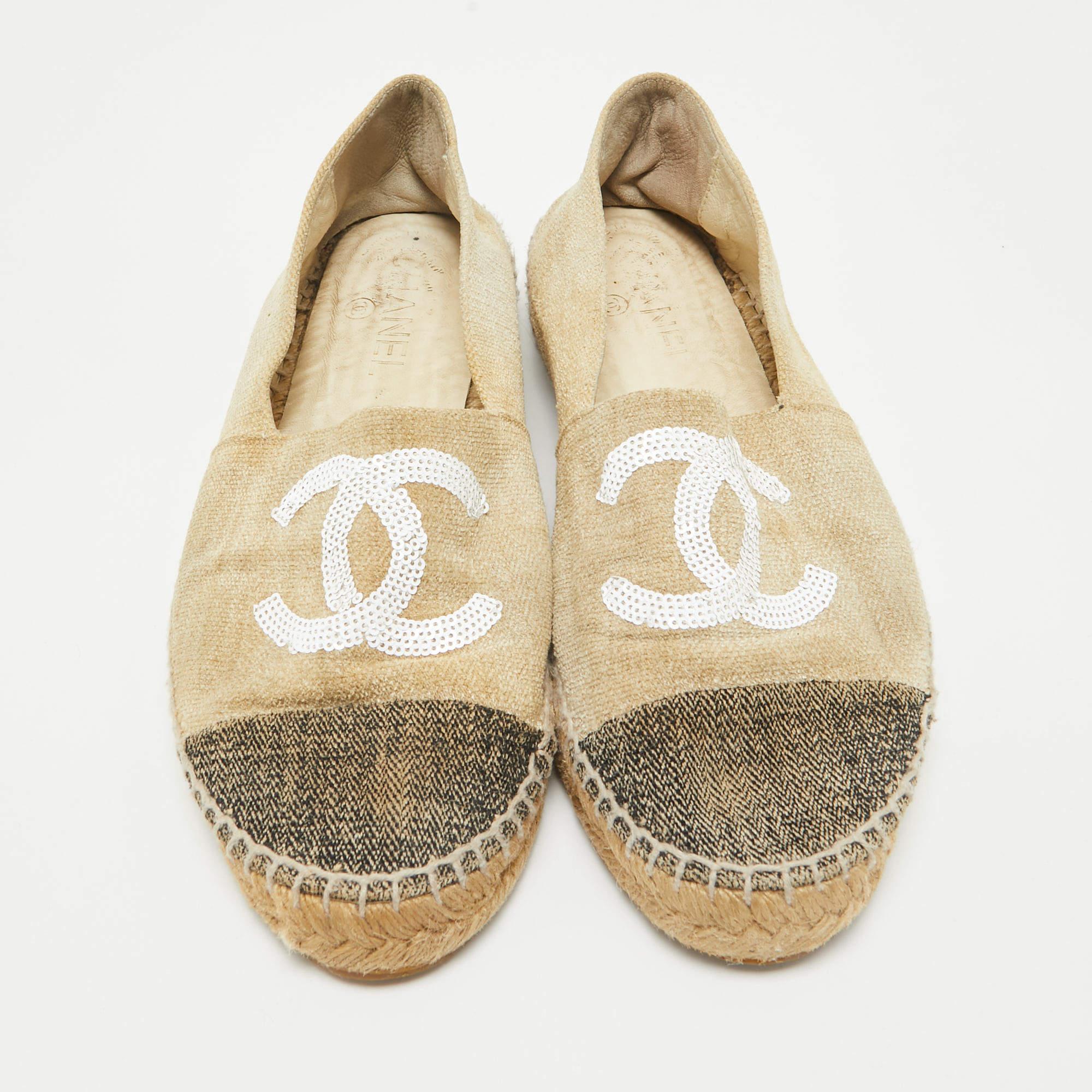 Chanel Beige Raffia CC Cap Toe Espadrille Flats Size 40 In Fair Condition In Dubai, Al Qouz 2